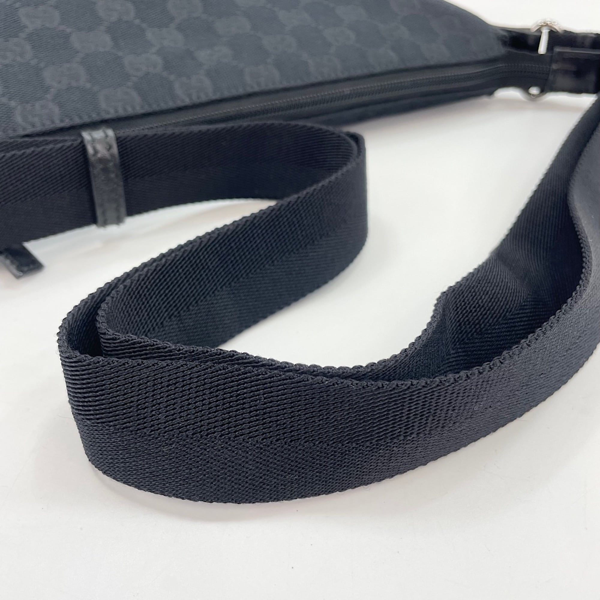 Gucci Black Shoulder Bag (Pre-Owned)