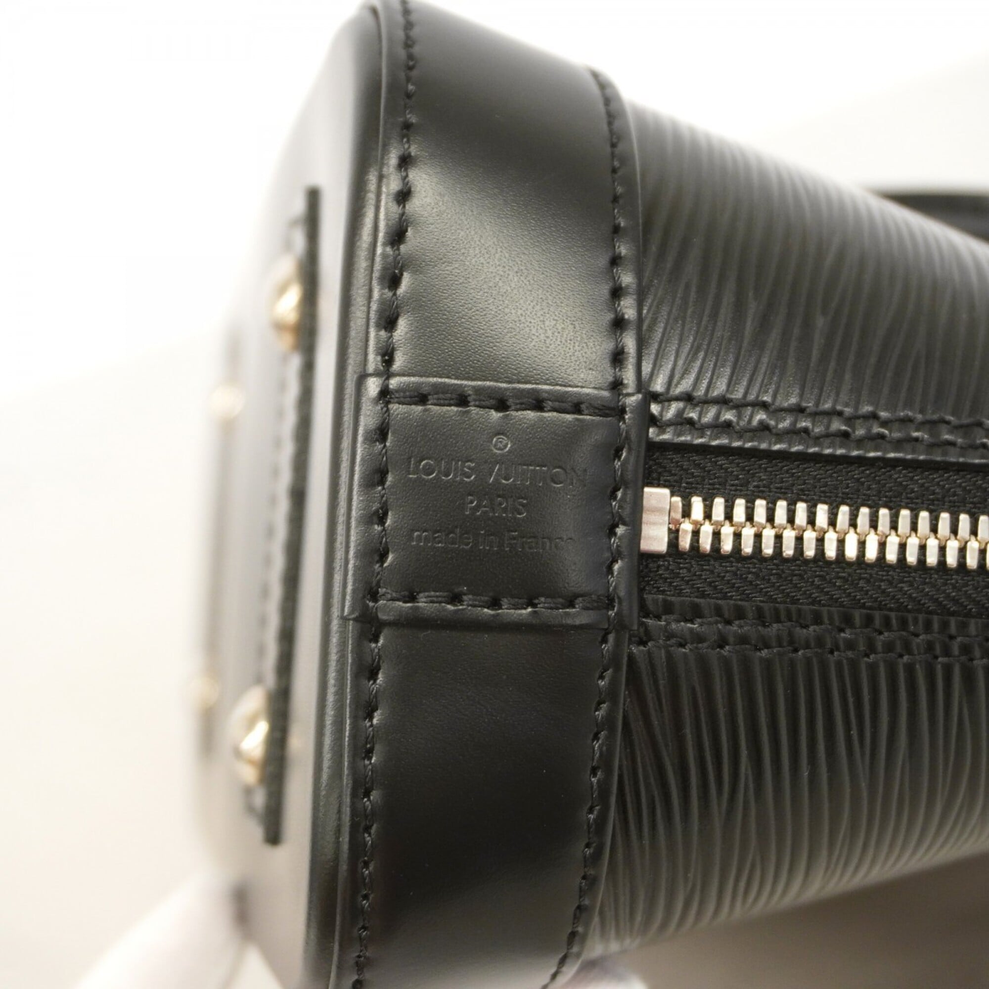 Louis Vuitton Noir Handbag (Pre-Owned)