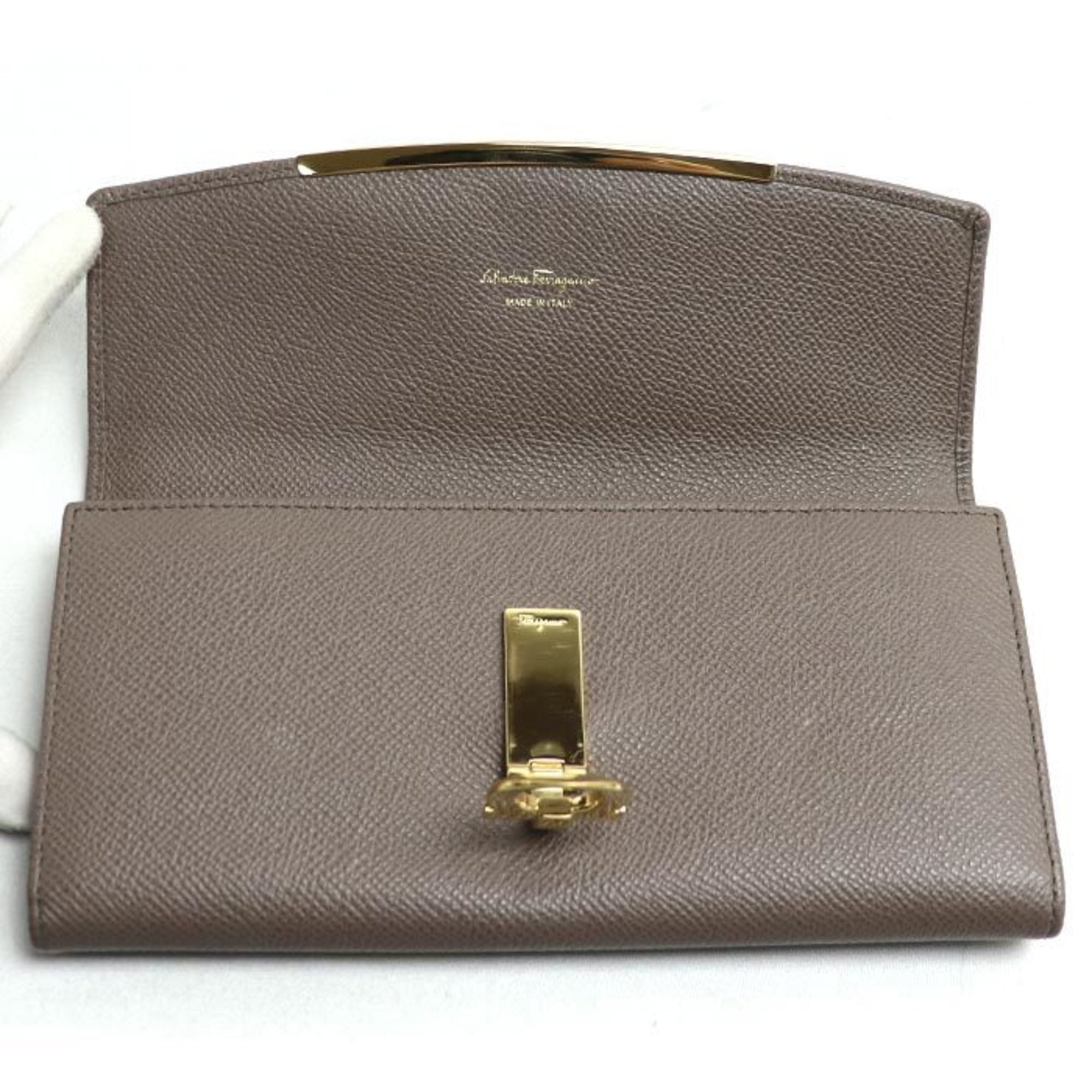 Salvatore Ferragamo Gray Leather Coin Purse/Coin Case (Pre-Owned)