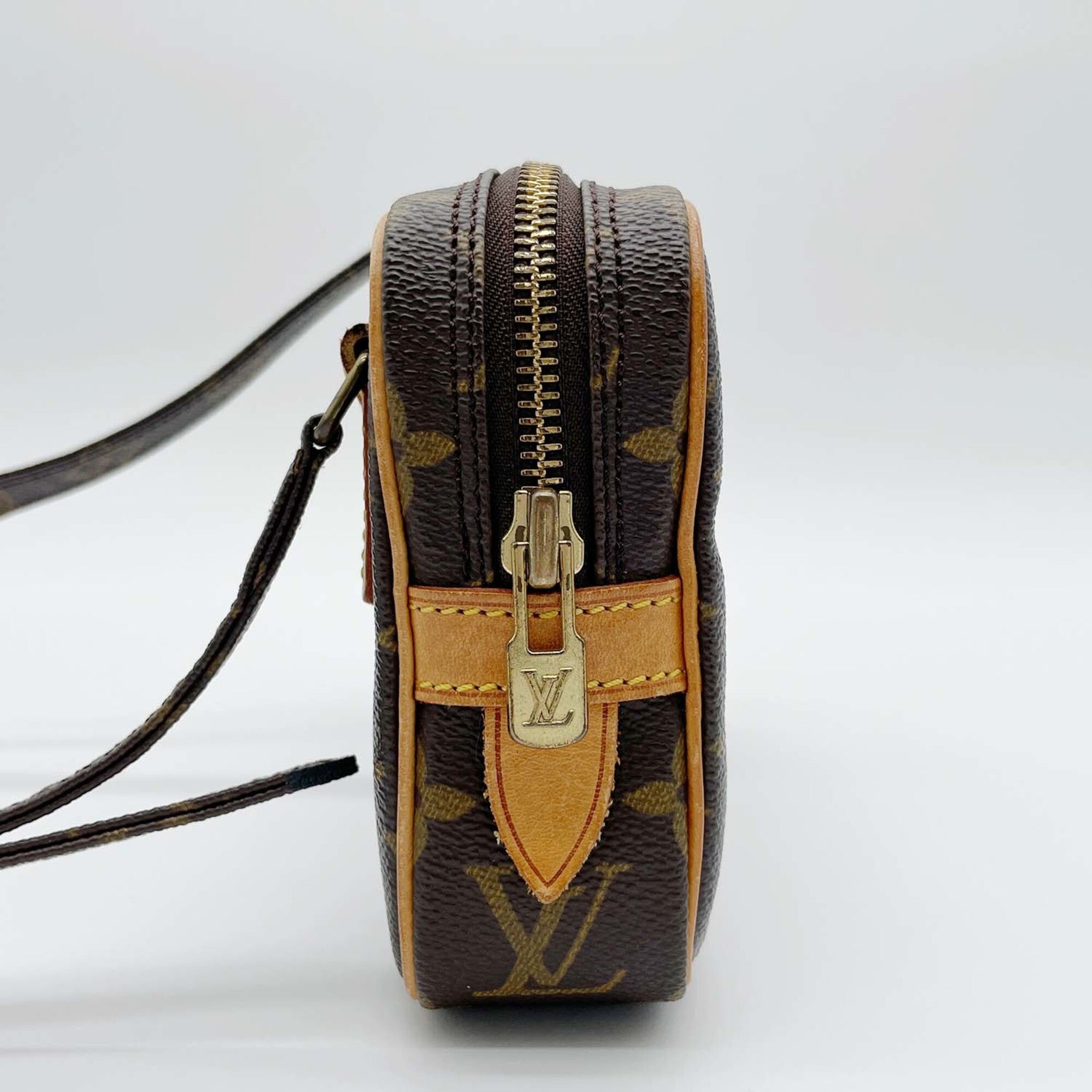 Louis Vuitton Brown Shoulder Bag (Pre-Owned)