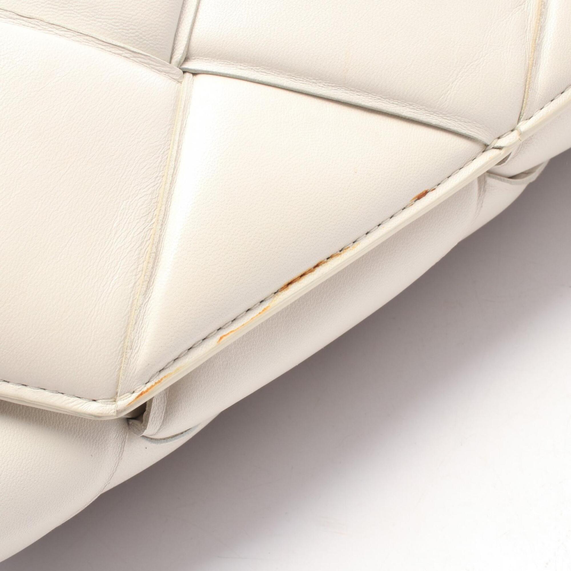 Bottega Veneta White Leather Handbag Shoulder Bag (Pre-Owned)