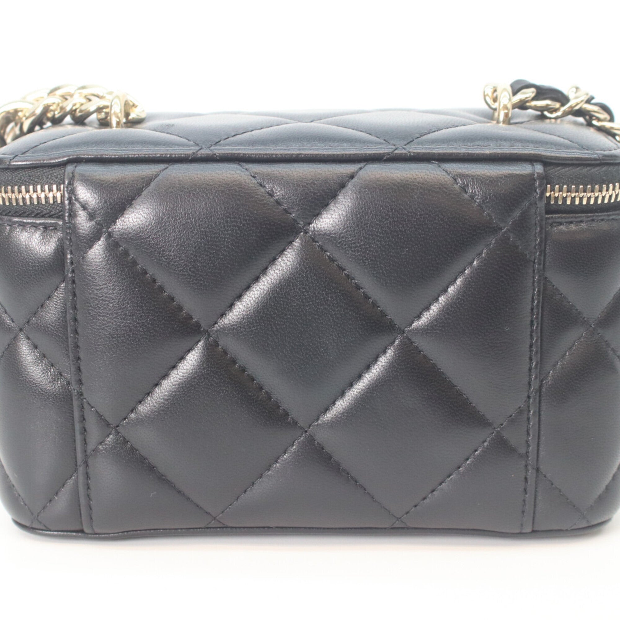 Chanel Black Leather Shoulder Bag (Pre-Owned)