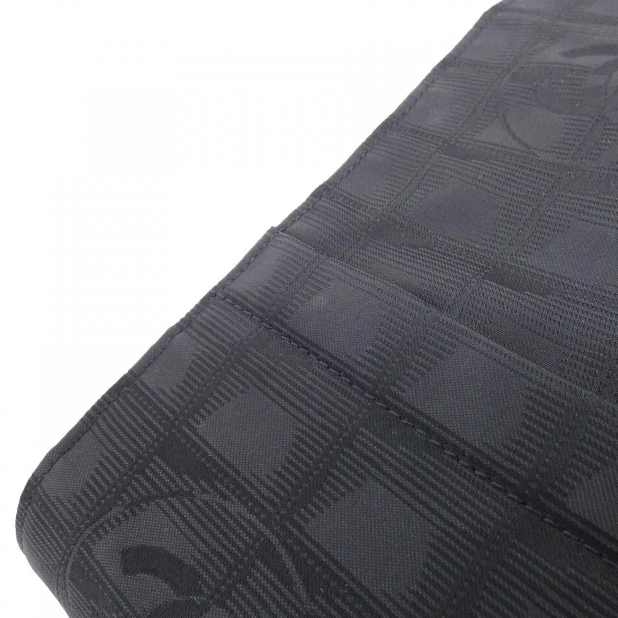 Chanel Black Nylon Shoulder Bag (Pre-Owned)