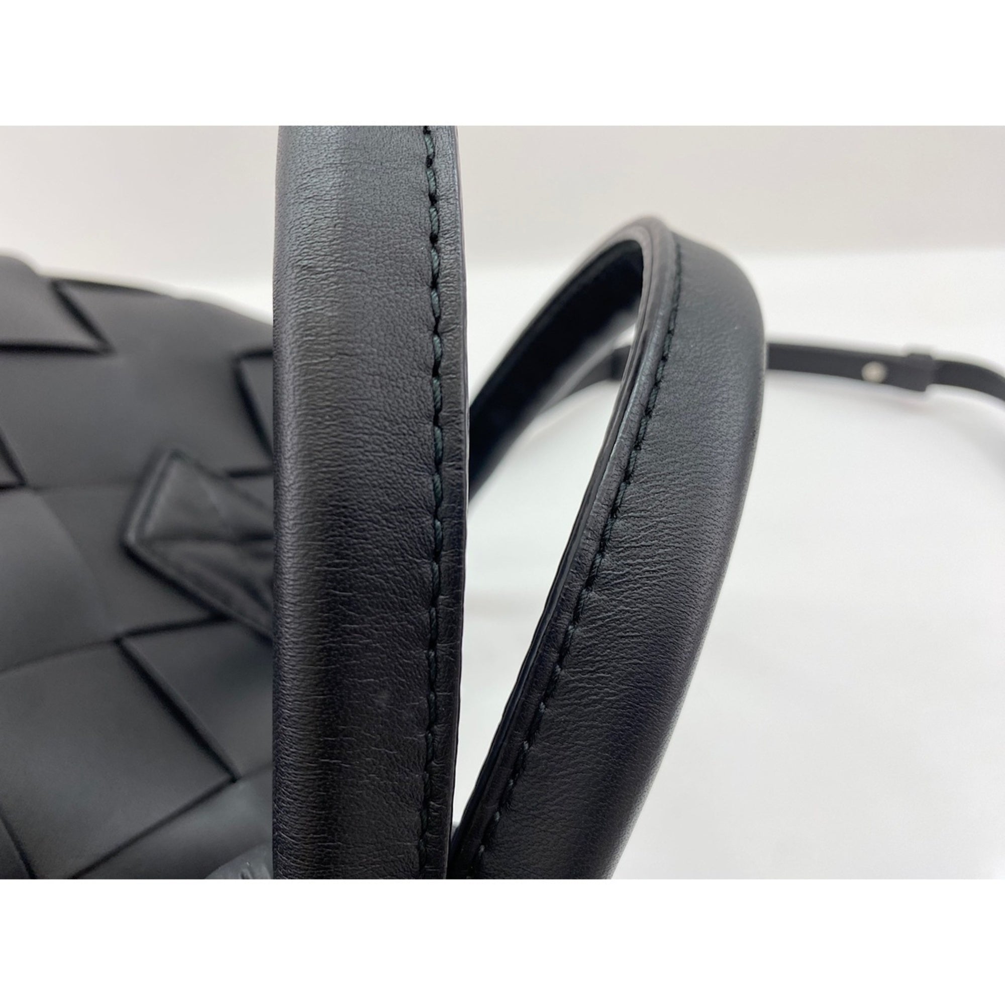 Bottega Veneta Black Shoulder Bag (Pre-Owned)