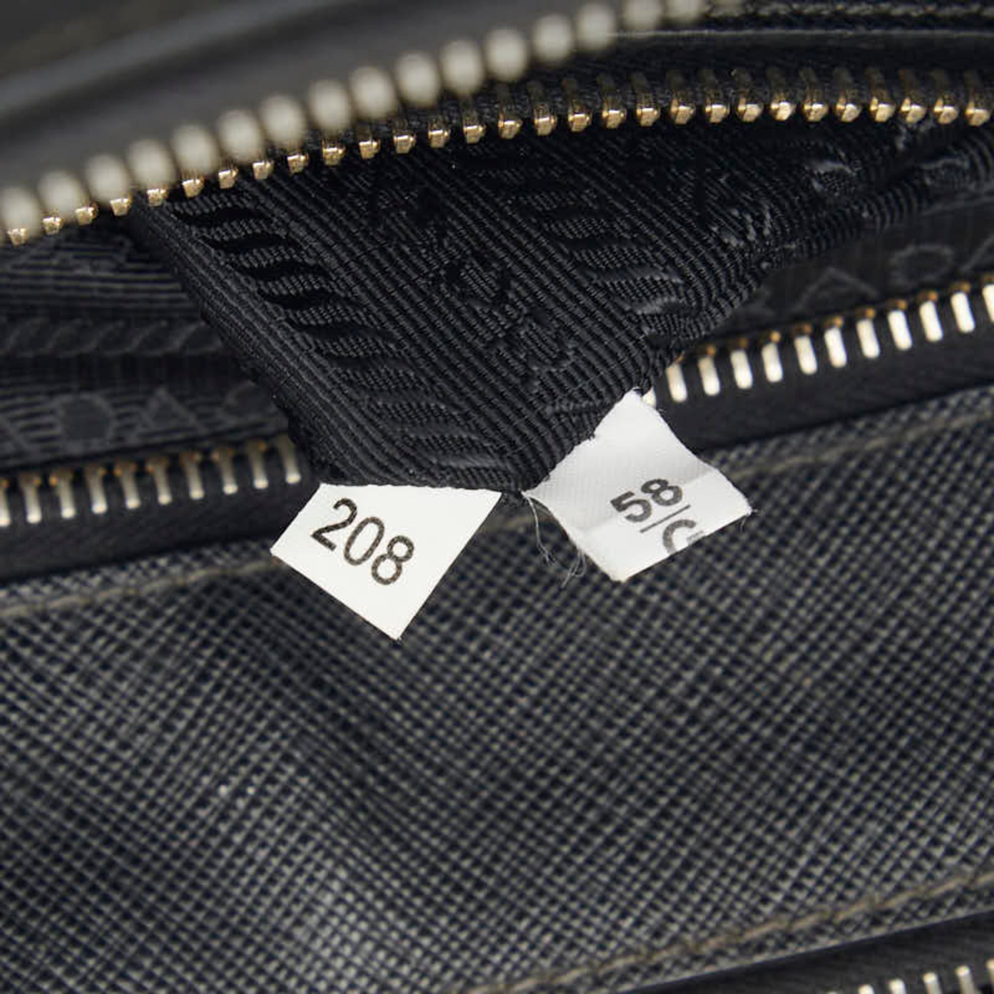 Prada Black Leather Handbag (Pre-Owned)