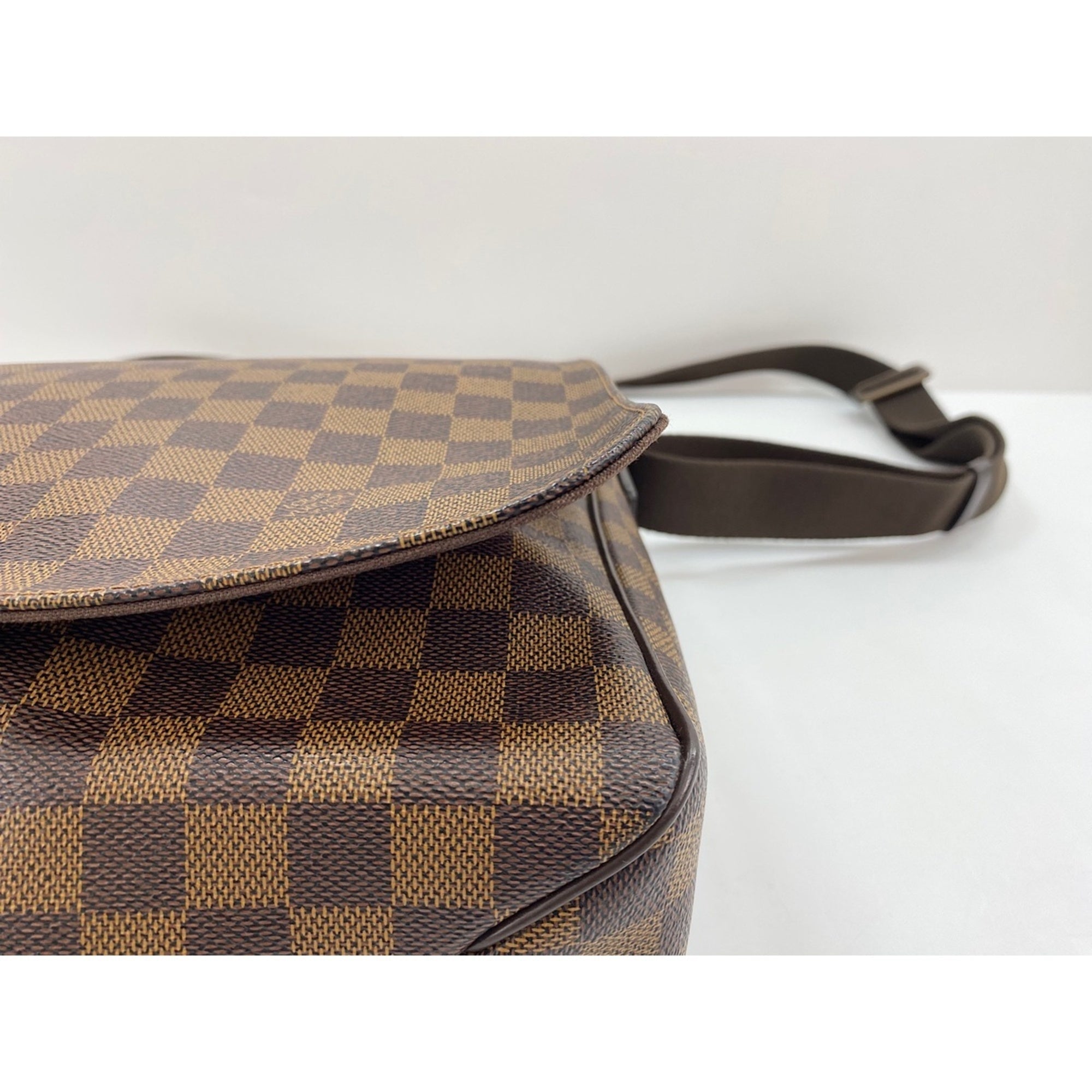 Louis Vuitton Brown Shoulder Bag (Pre-Owned)