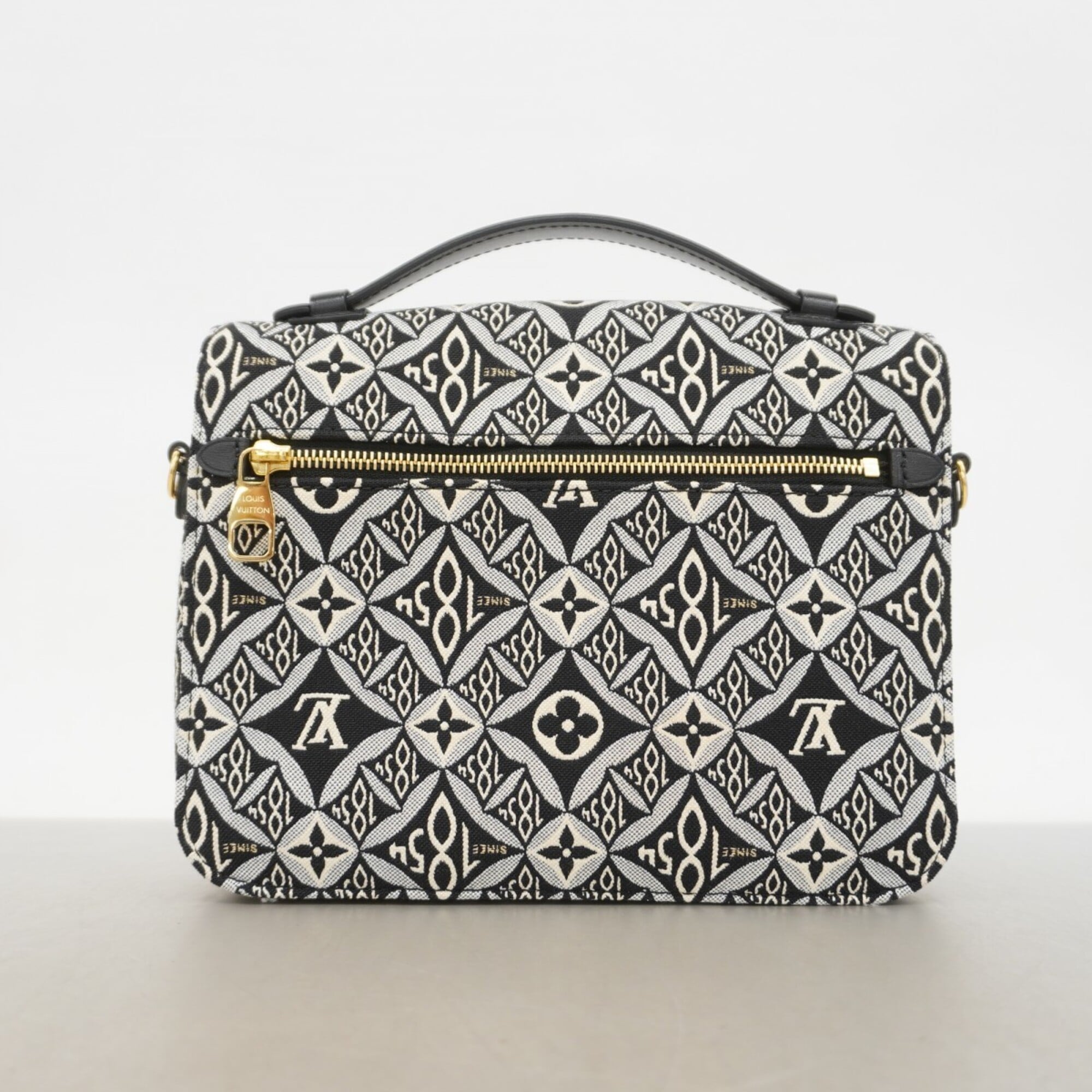 Louis Vuitton Black Handbag (Pre-Owned)