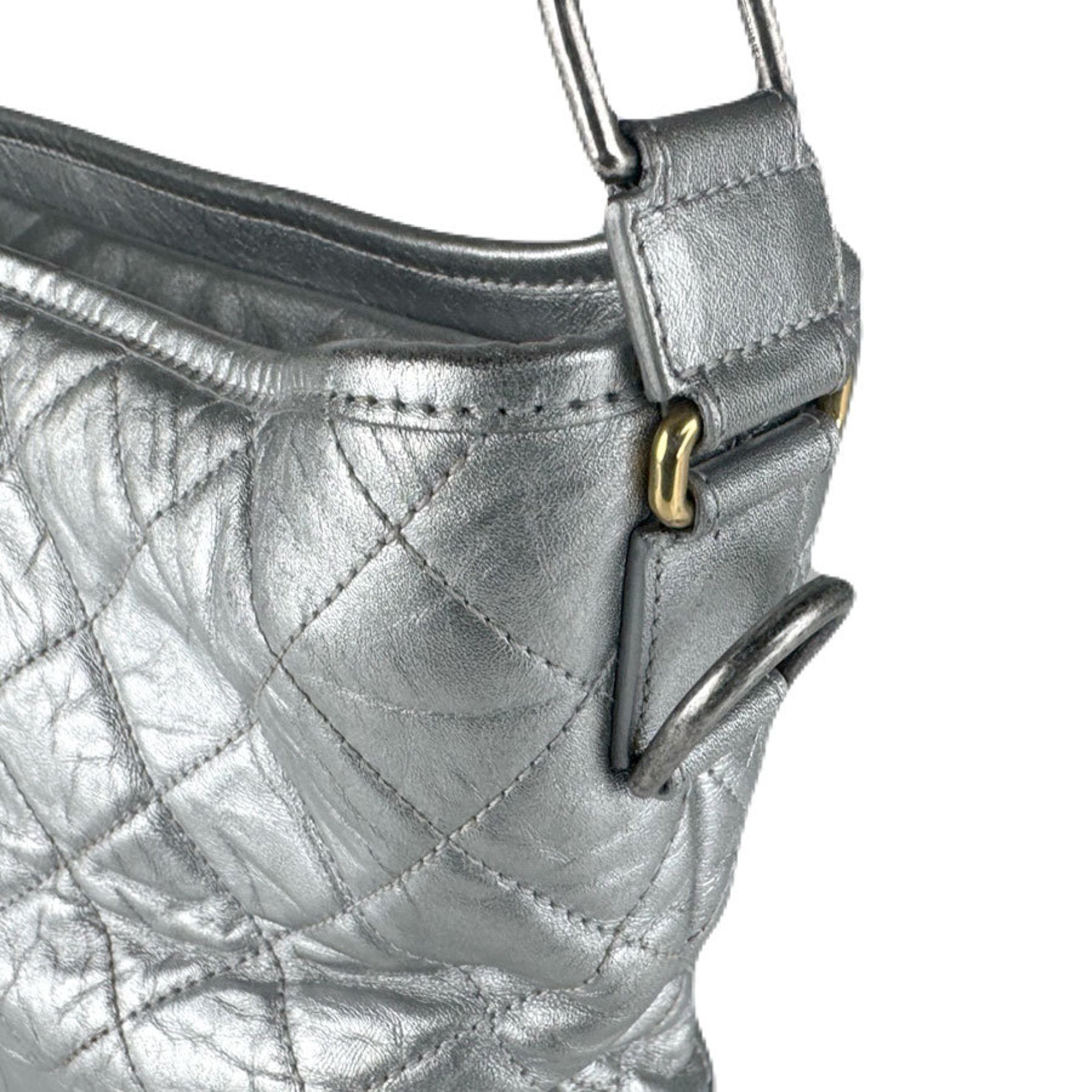 Chanel Silver Leather Shoulder Bag (Pre-Owned)