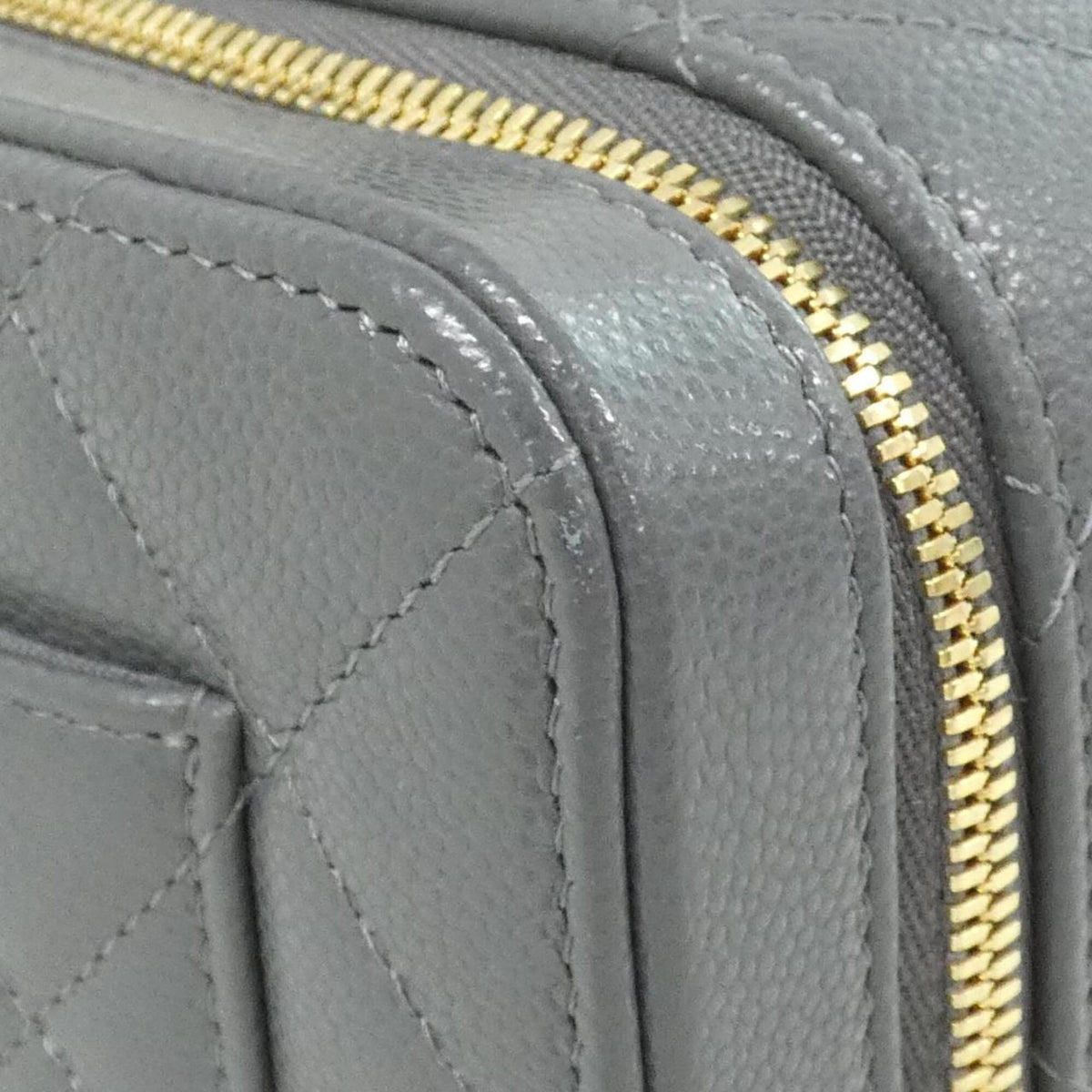 Chanel Gray Grained Calfskin Handbag (Pre-Owned)