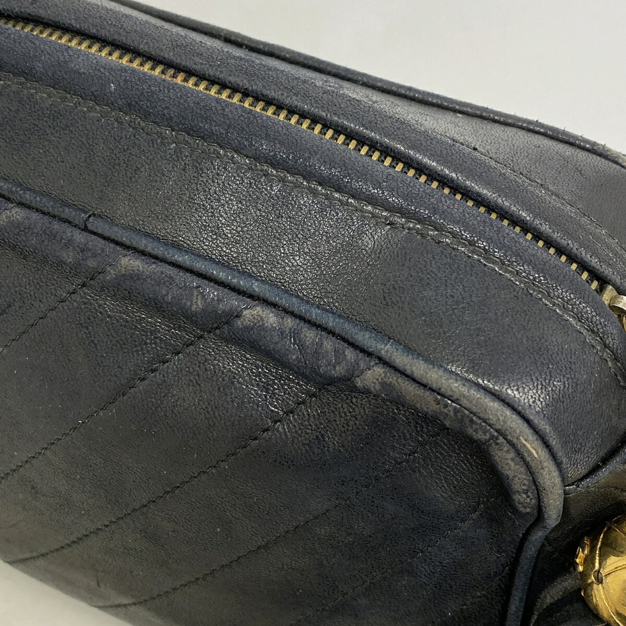 Chanel Black Leather Shoulder Bag (Pre-Owned)