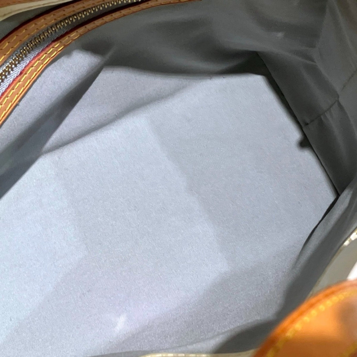 Louis Vuitton Pearl Patent Leather Handbag (Pre-Owned)