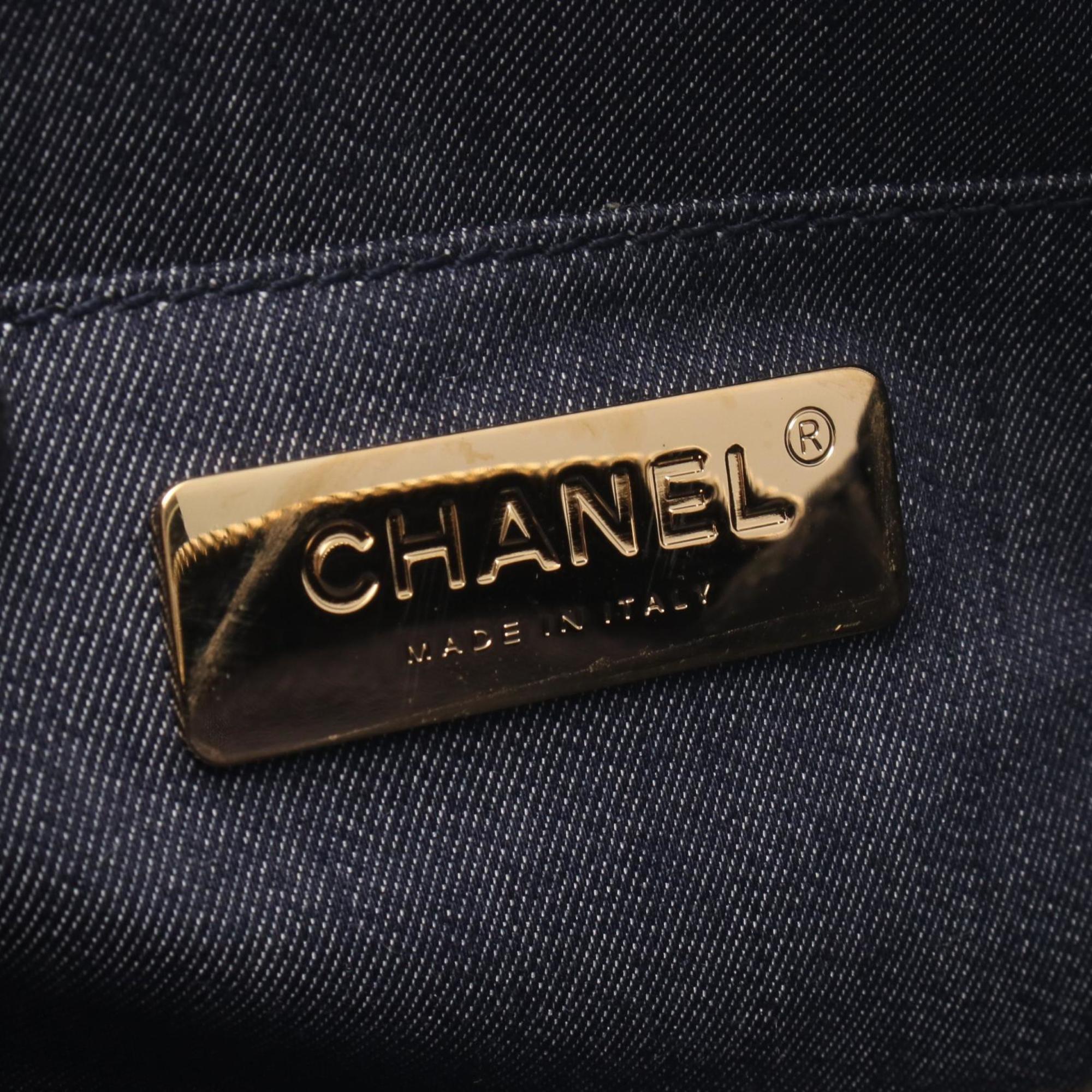 Chanel Black Leather Shoulder Bag (Pre-Owned)