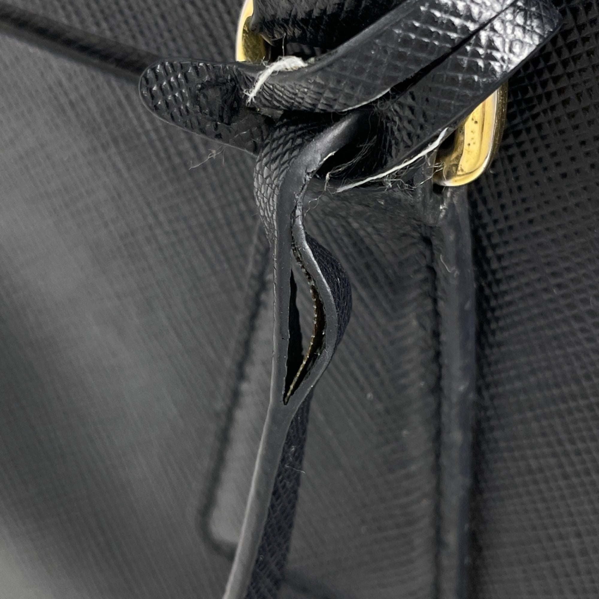 Prada Black Leather Handbag Shoulder Bag (Pre-Owned)