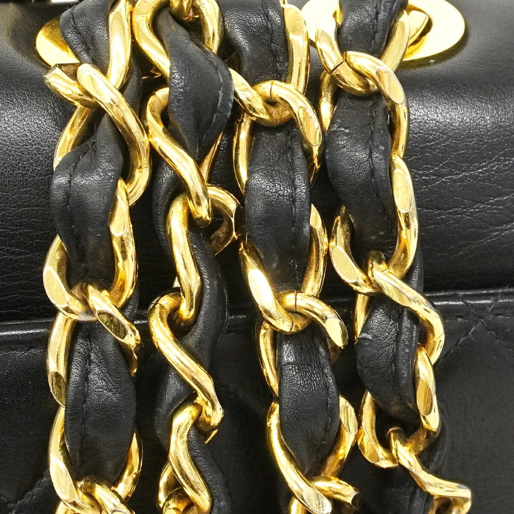 Chanel Black Leather Shoulder Bag (Pre-Owned)