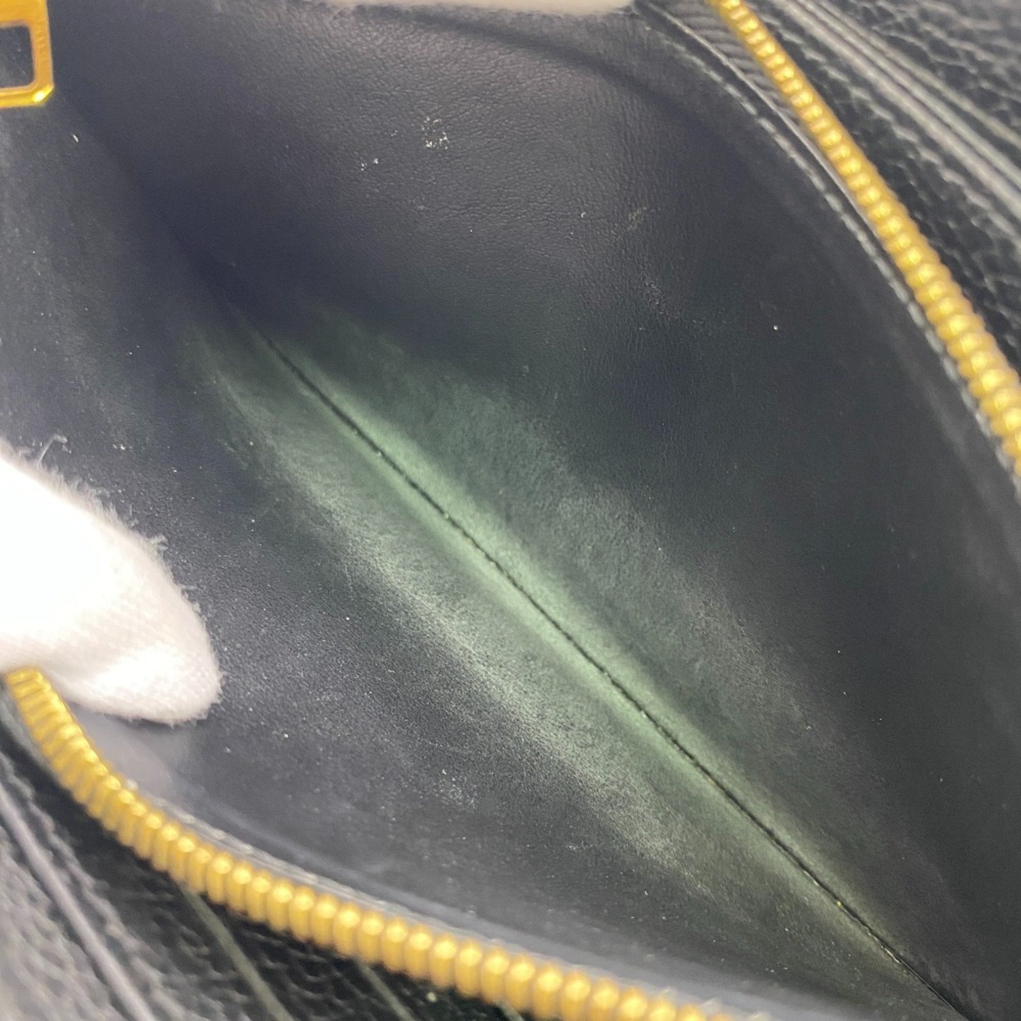 Louis Vuitton Black Leather (Pre-Owned)