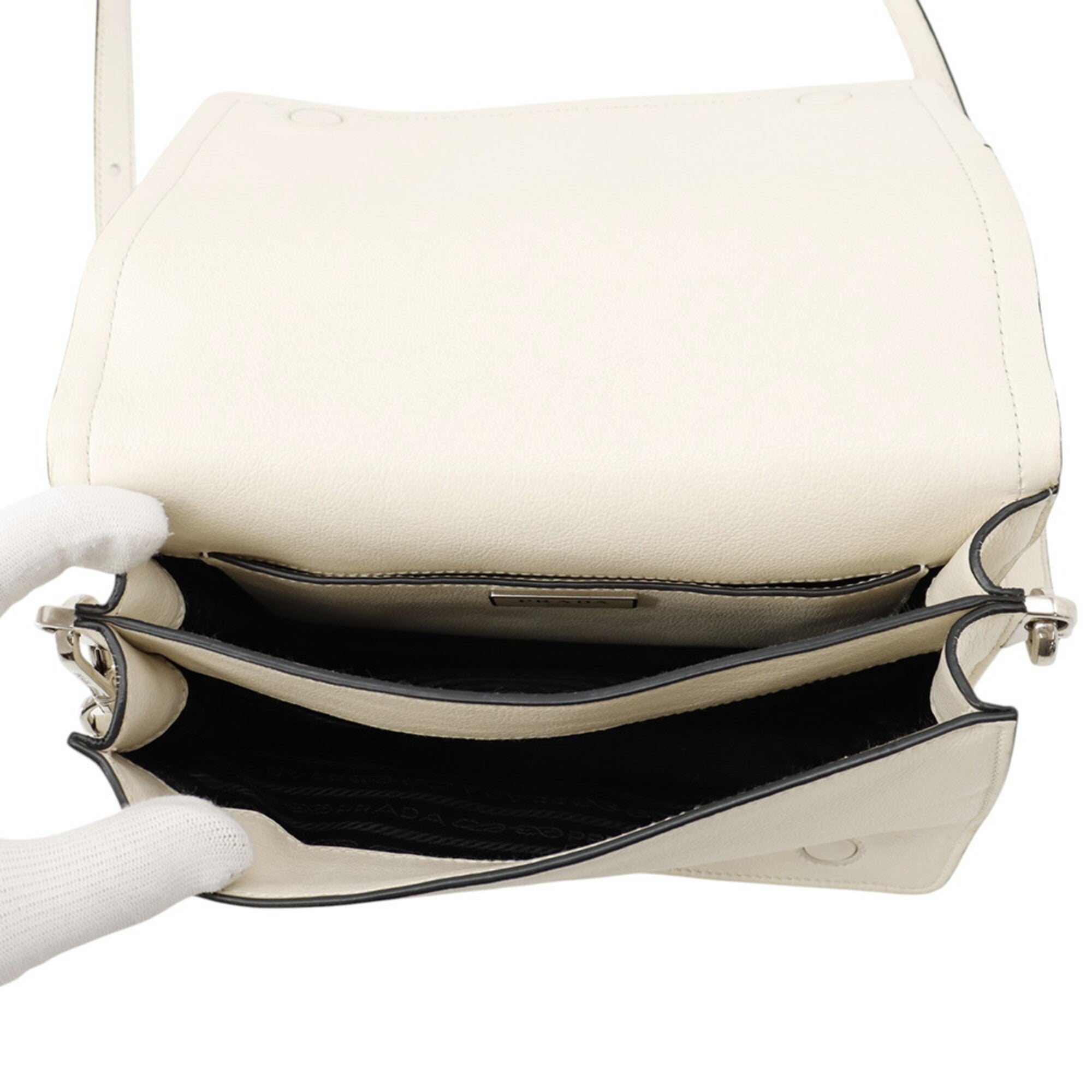 Prada White Leather Shoulder Bag (Pre-Owned)