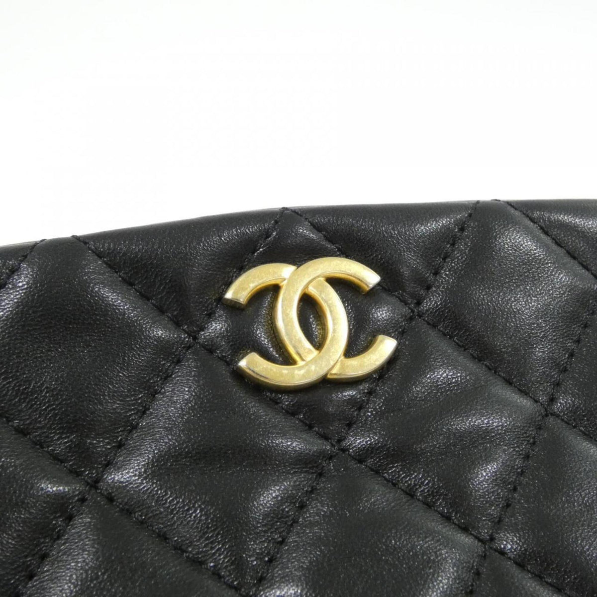 Chanel Black Leather Shoulder Bag (Pre-Owned)