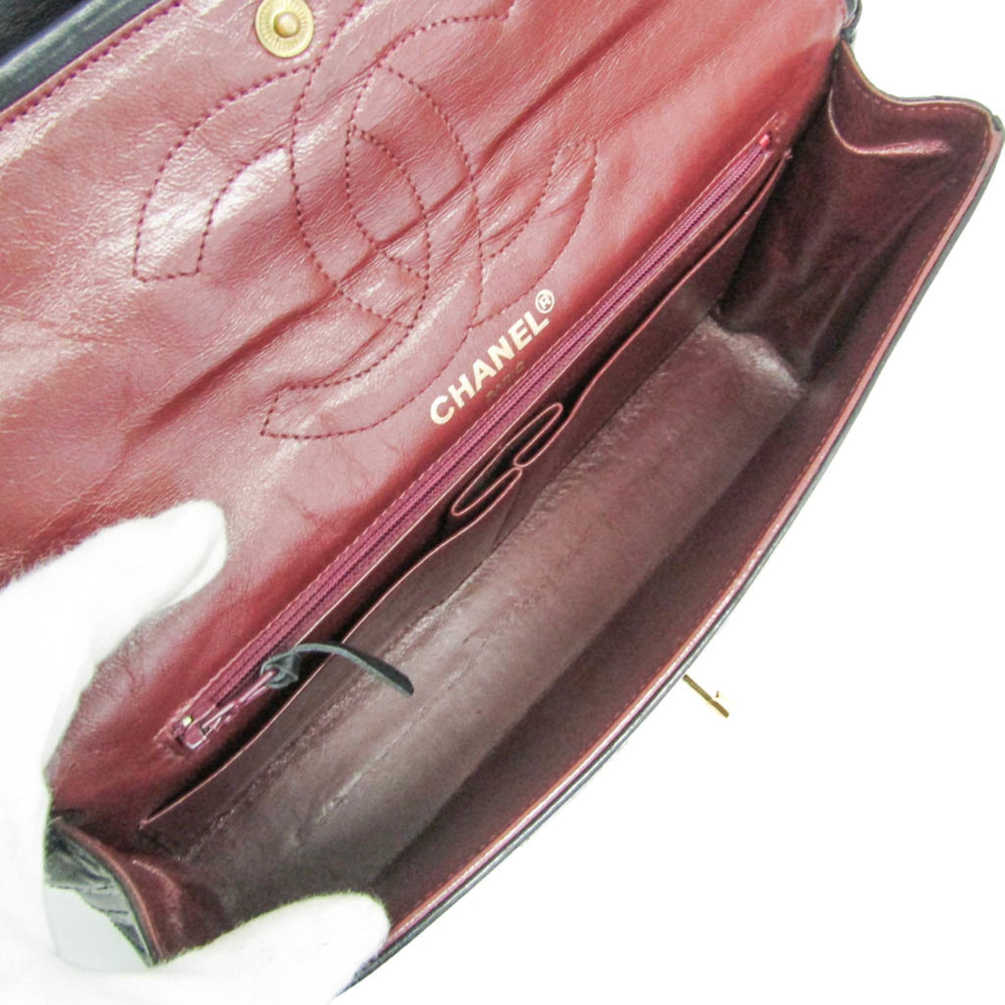 Chanel Matelasse Black Leather Shoulder Bag (Pre-Owned)