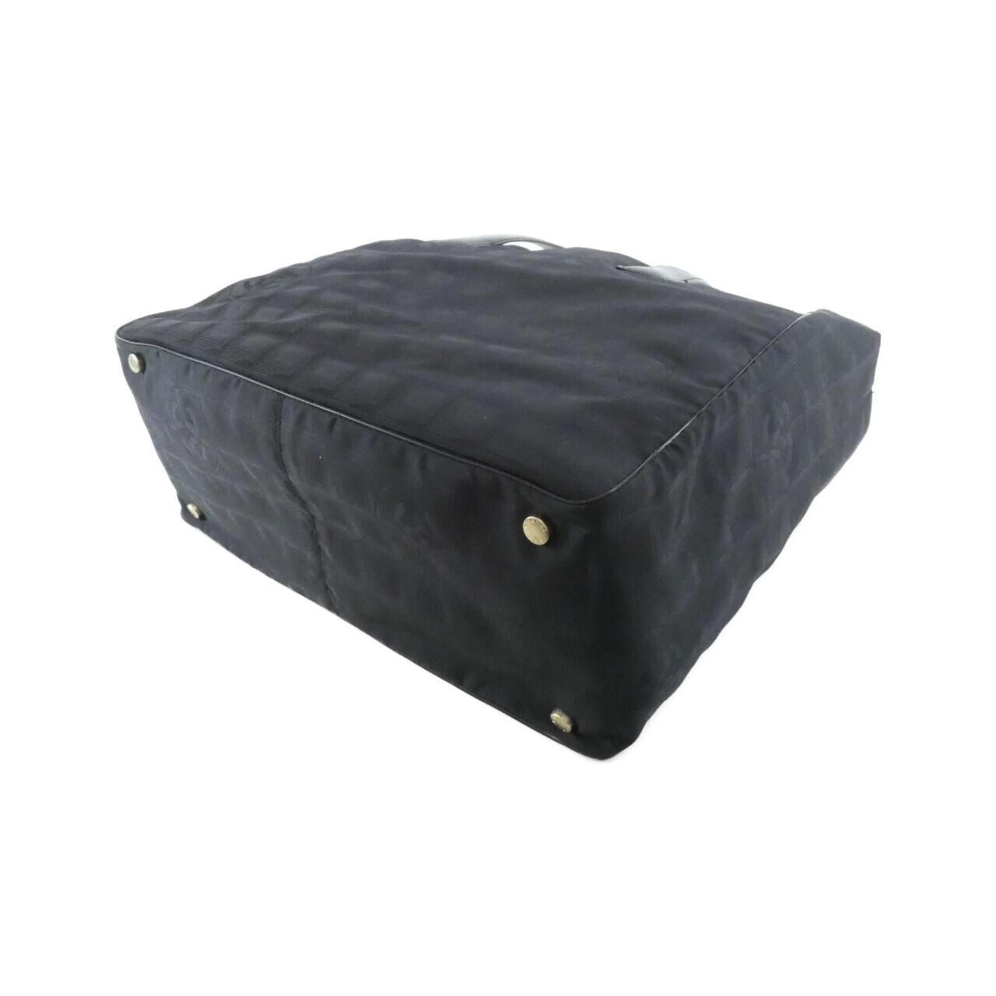 Chanel Black Nylon Handbag (Pre-Owned)