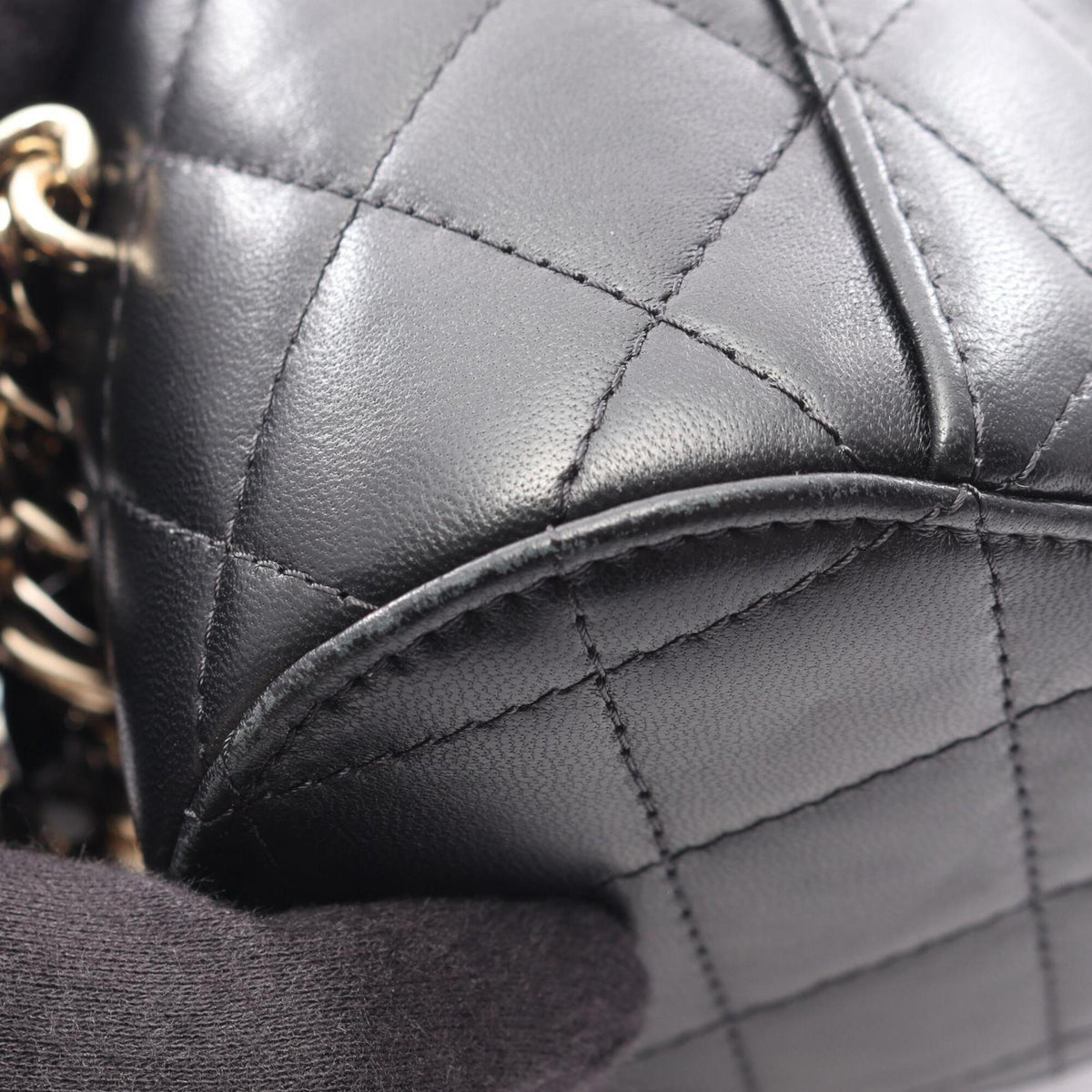 Chanel Black Leather Handbag Shoulder Bag (Pre-Owned)