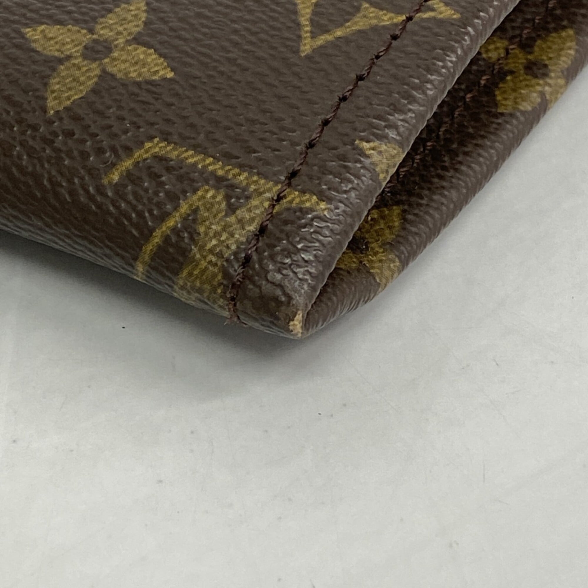 Louis Vuitton Brown Clutch Bag (Pre-Owned)