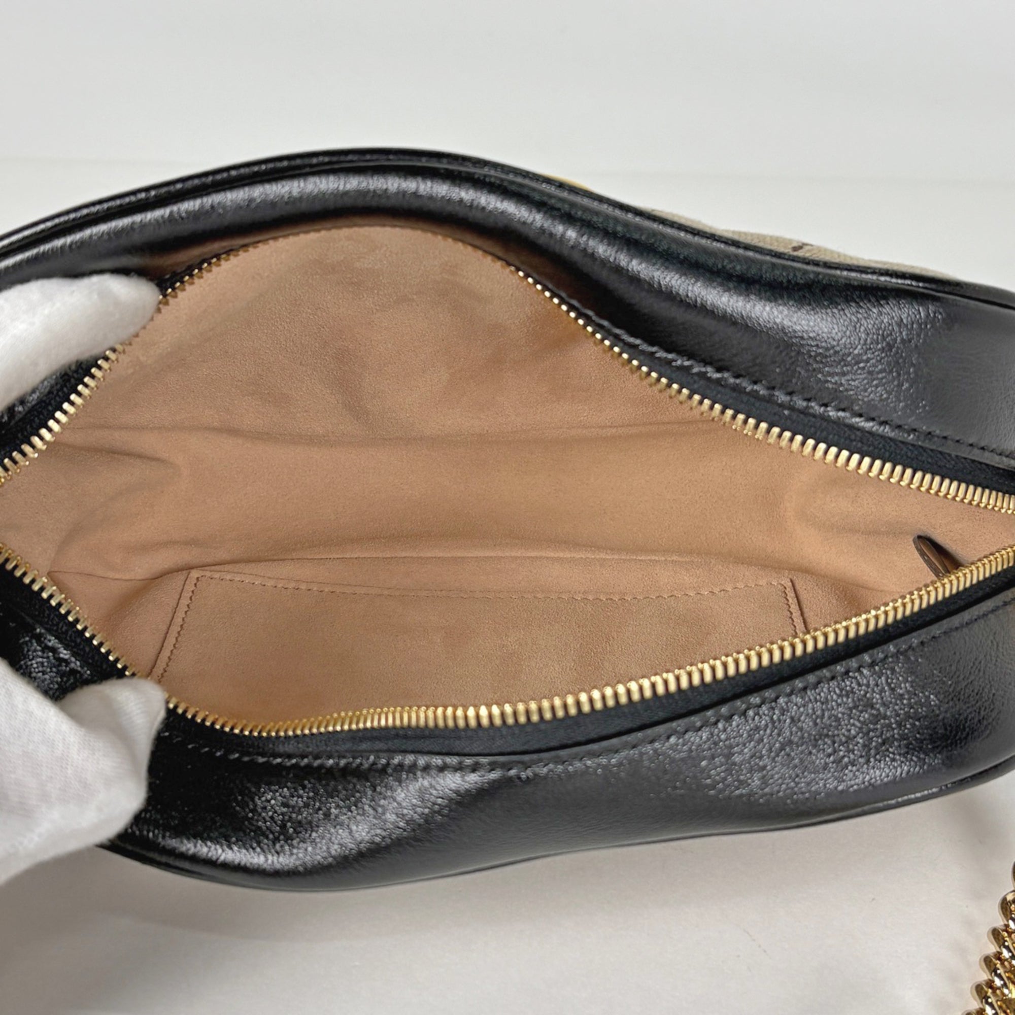 Gucci Beige Black Gg Canvas Shoulder Bag (Pre-Owned)
