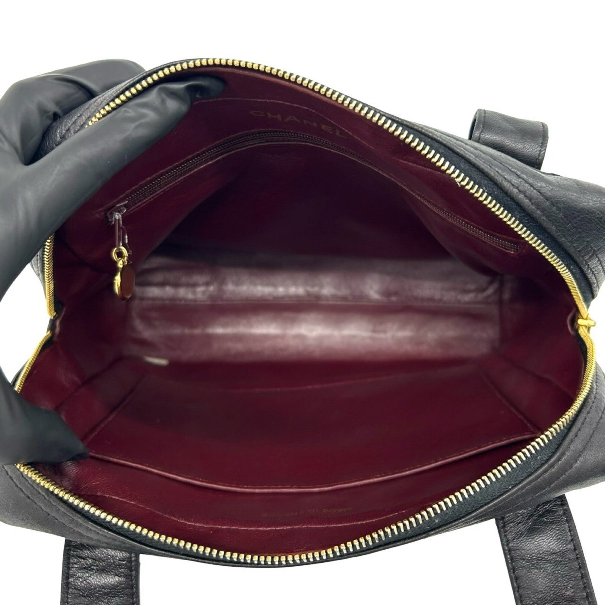 Chanel Black Leather Handbag (Pre-Owned)
