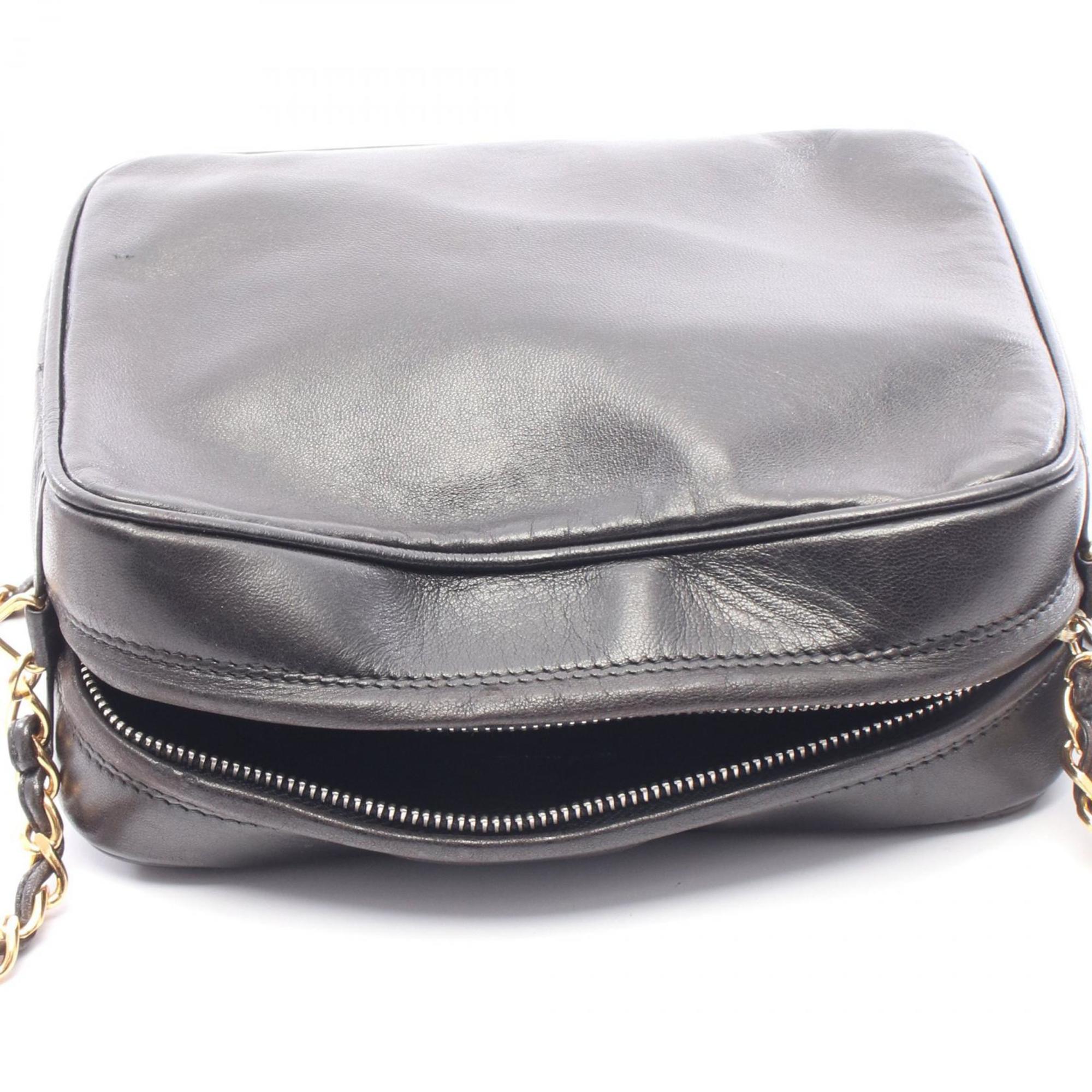 Chanel Black Leather Shoulder Bag (Pre-Owned)