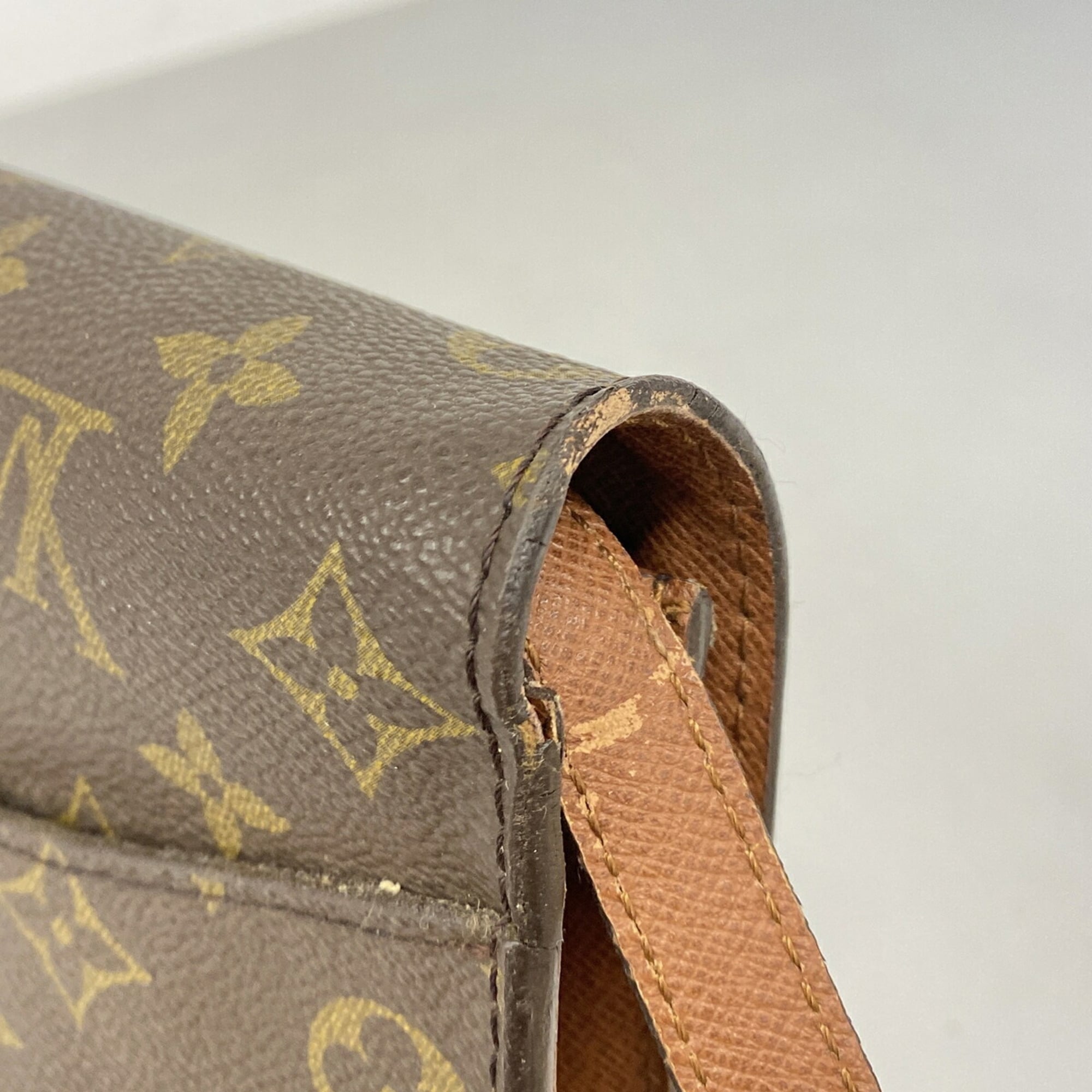 Louis Vuitton Brown Shoulder Bag (Pre-Owned)