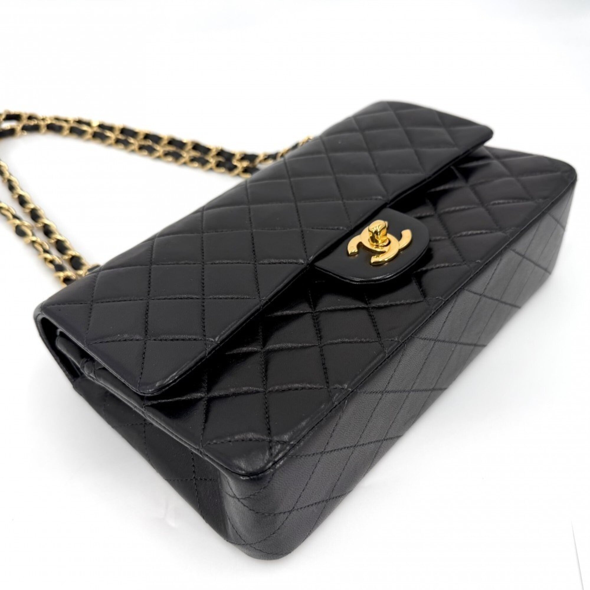 Chanel Black Leather Shoulder Bag (Pre-Owned)