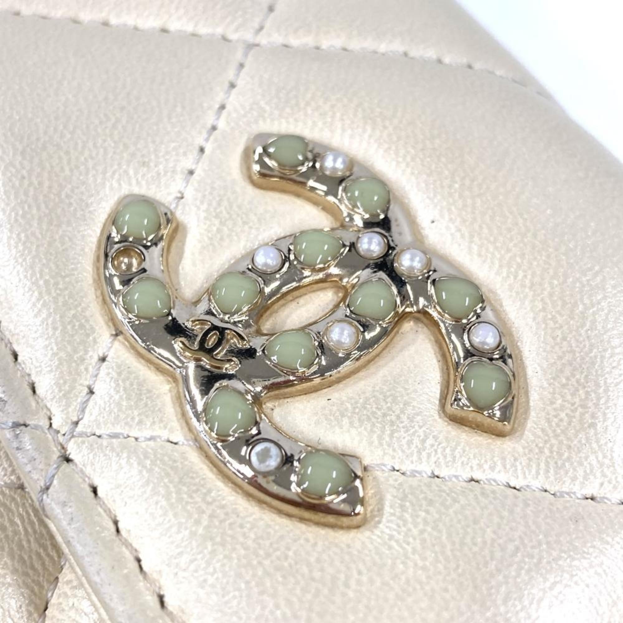 Chanel White Leather Wallet (Tri-Fold) (Pre-Owned)