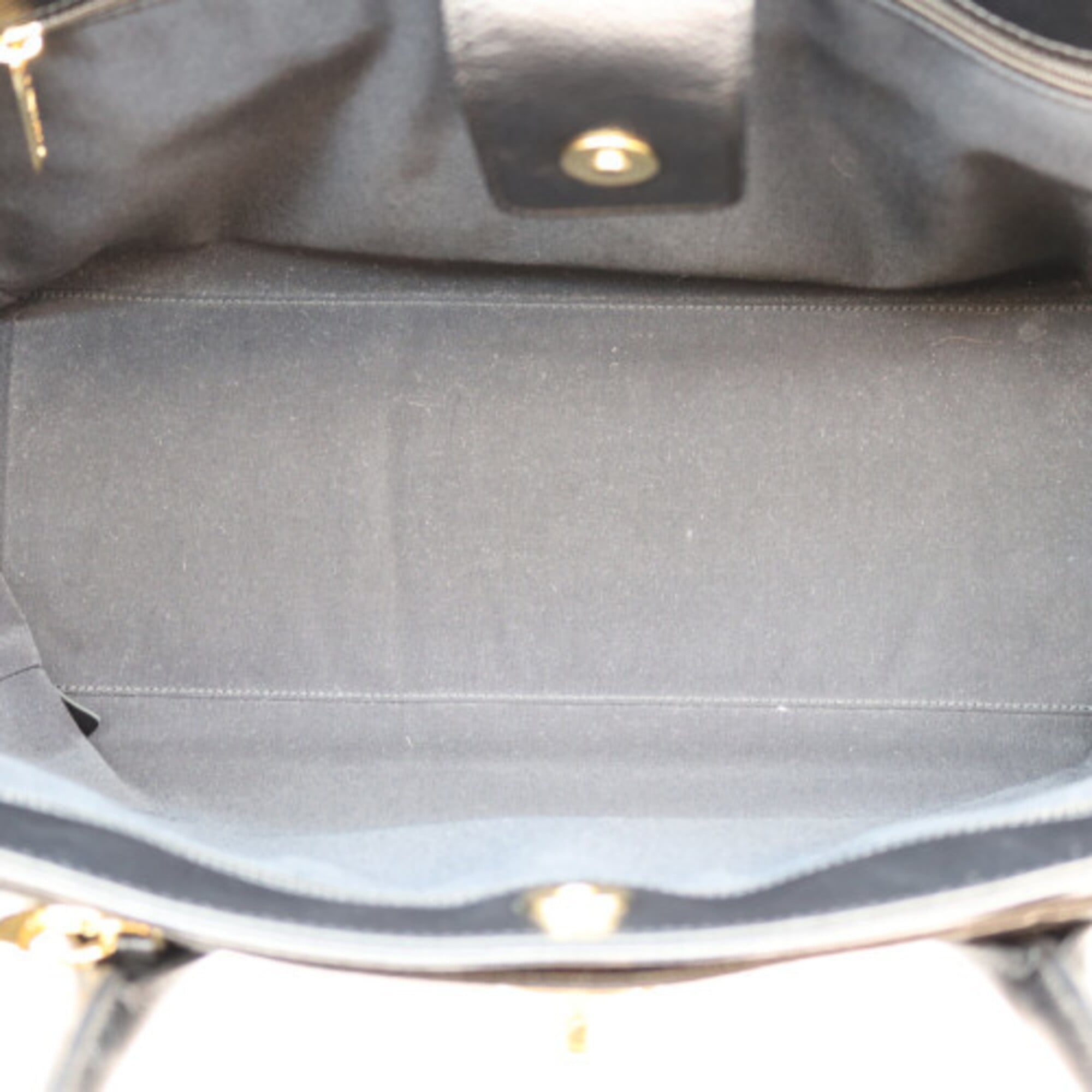 Chanel Black Leather Tote Bag (Pre-Owned)