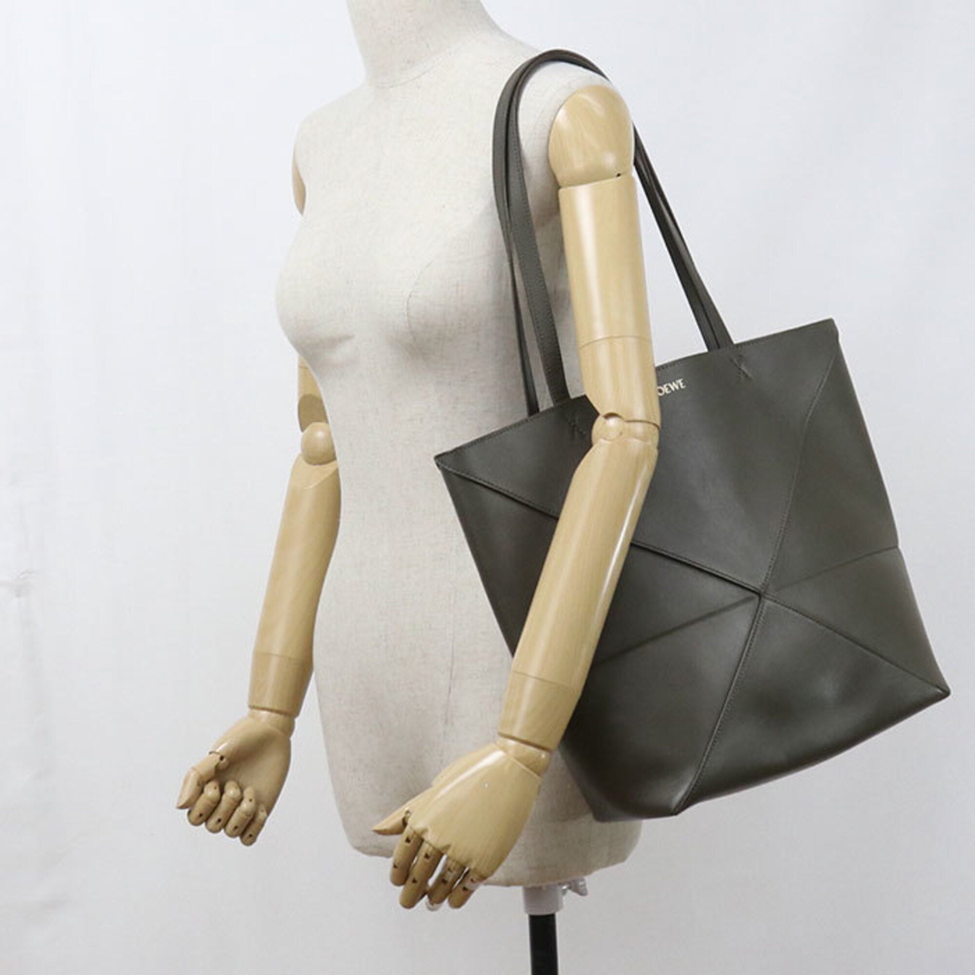 Loewe Gray Leather Tote Bag (Pre-Owned)