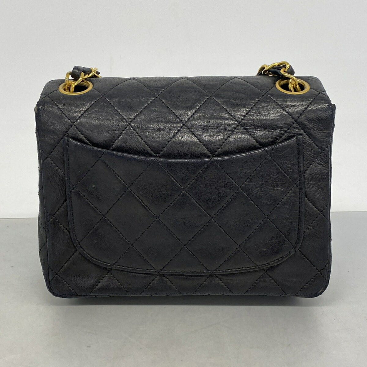 Chanel Black Leather Shoulder Bag (Pre-Owned)