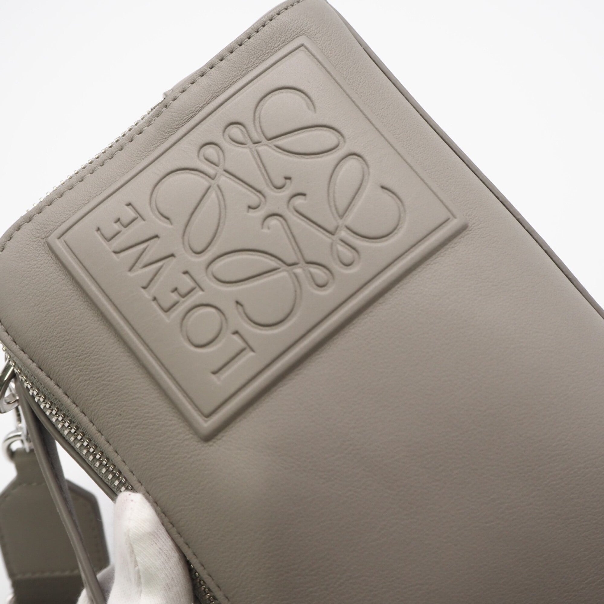 Loewe Gray Leather Shoulder Bag (Pre-Owned)