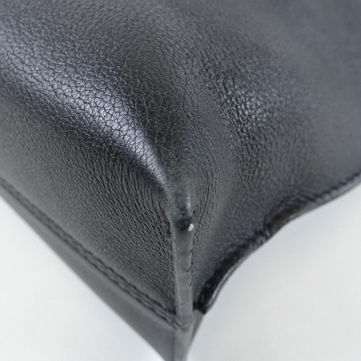 Loewe Black Leather Shoulder Bag (Pre-Owned)