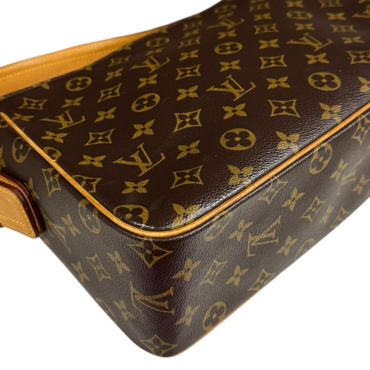 Louis Vuitton Brown Monogram Shoulder Bag (Pre-Owned)