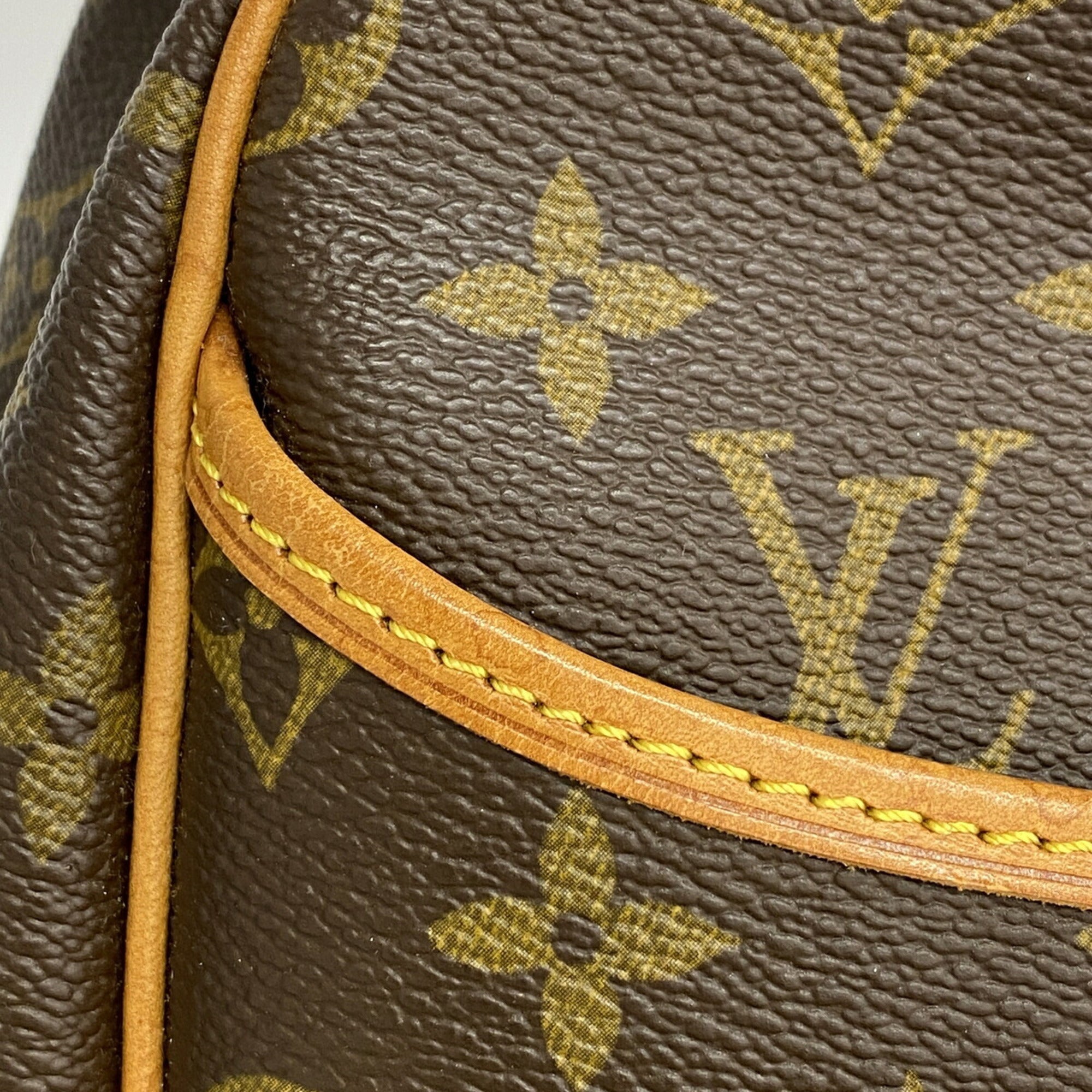 Louis Vuitton Brown Handbag (Pre-Owned)