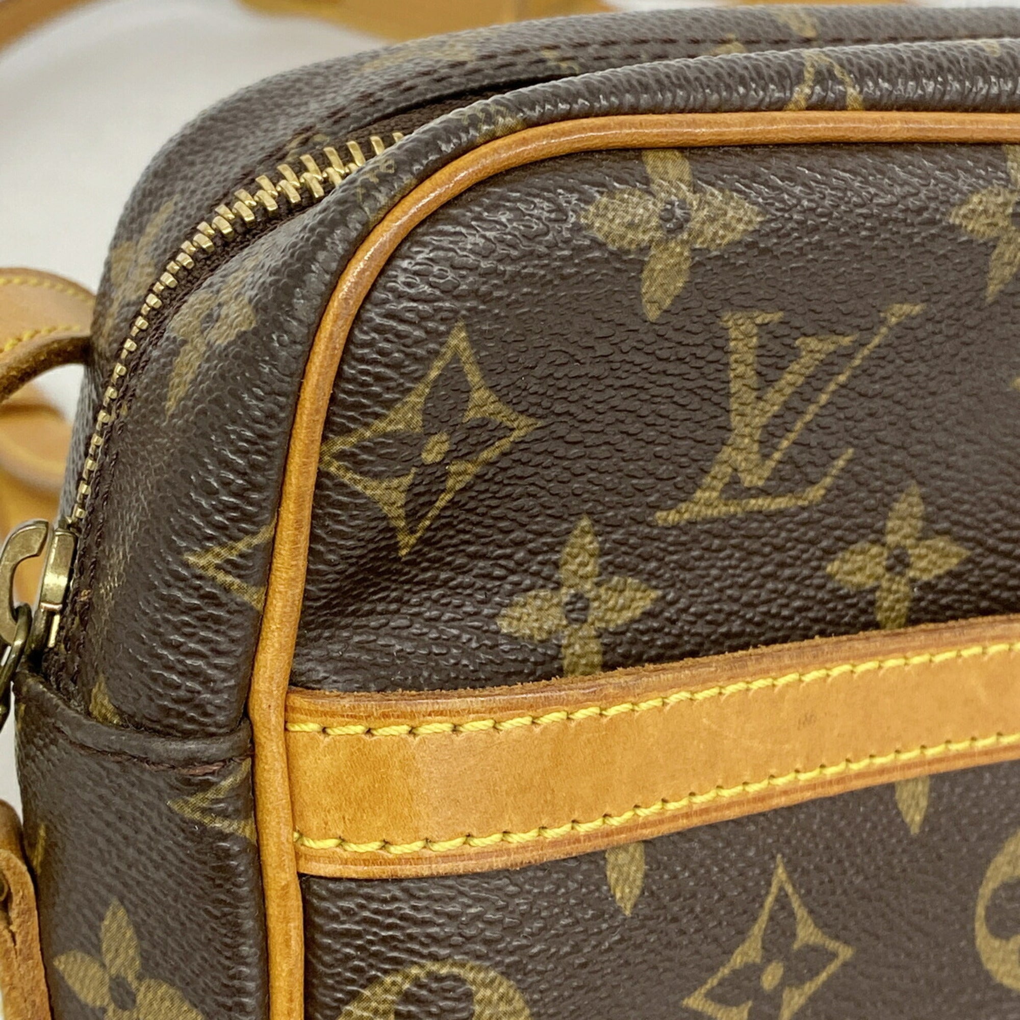 Louis Vuitton Brown Shoulder Bag (Pre-Owned)