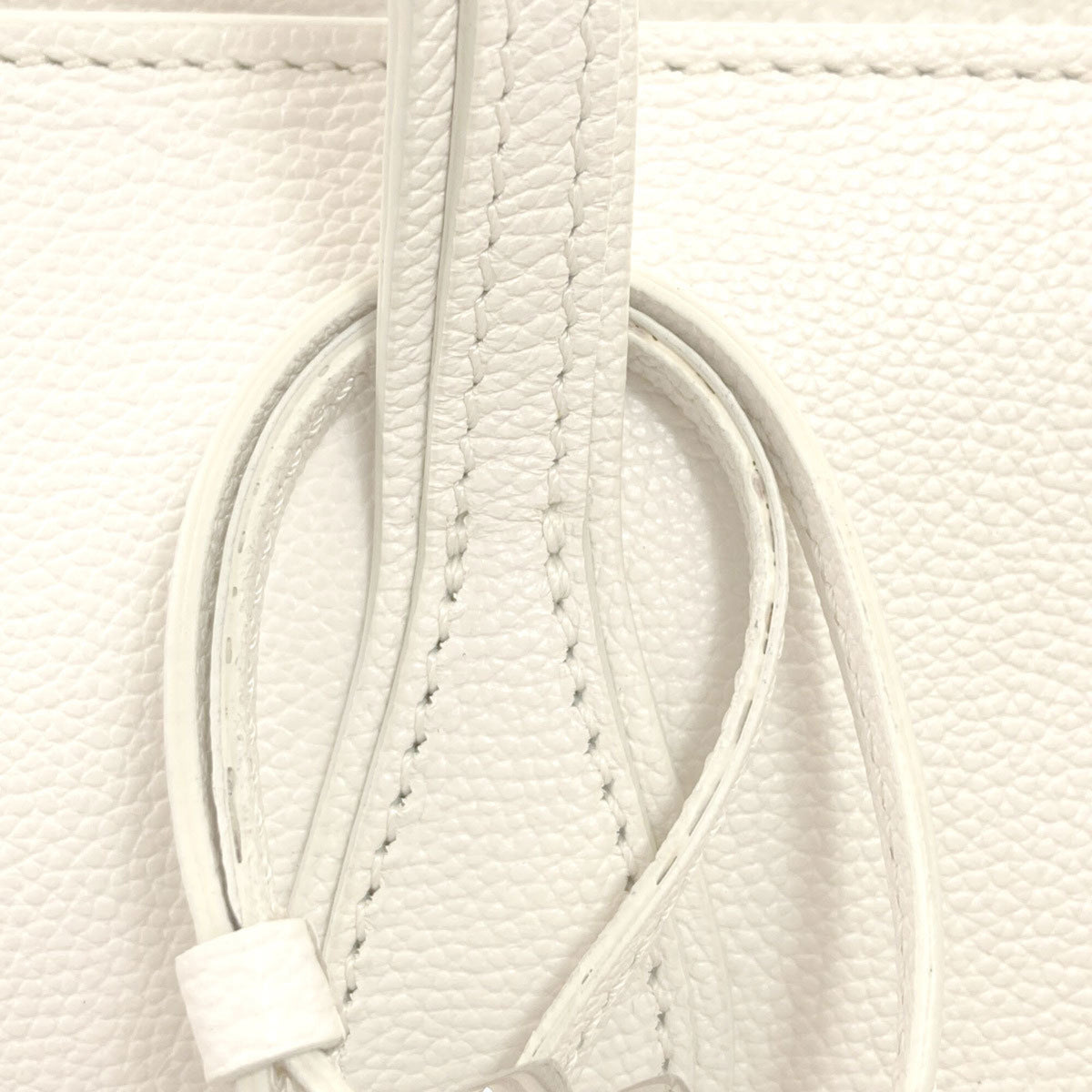 Tod's White Leather Tote Bag (Pre-Owned)