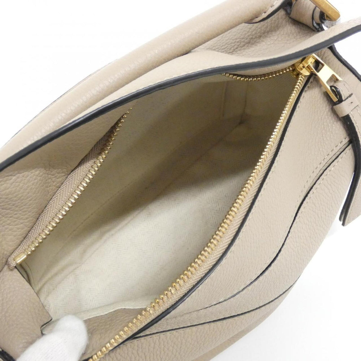 Loewe Sand Leather Handbag (Pre-Owned)