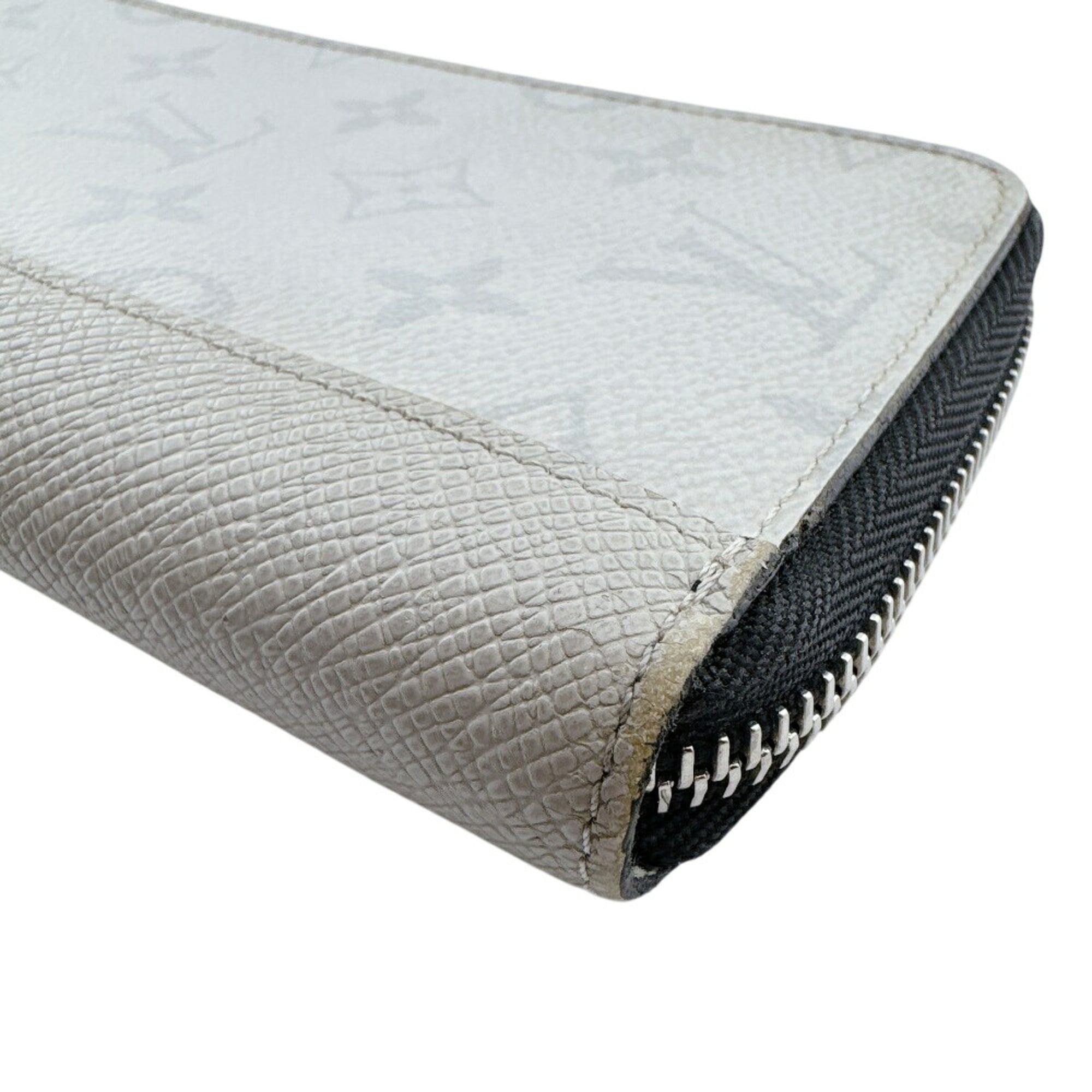 Louis Vuitton Taigarama Beige Leather Long Wallet (Bi-Fold) (Pre-Owned)