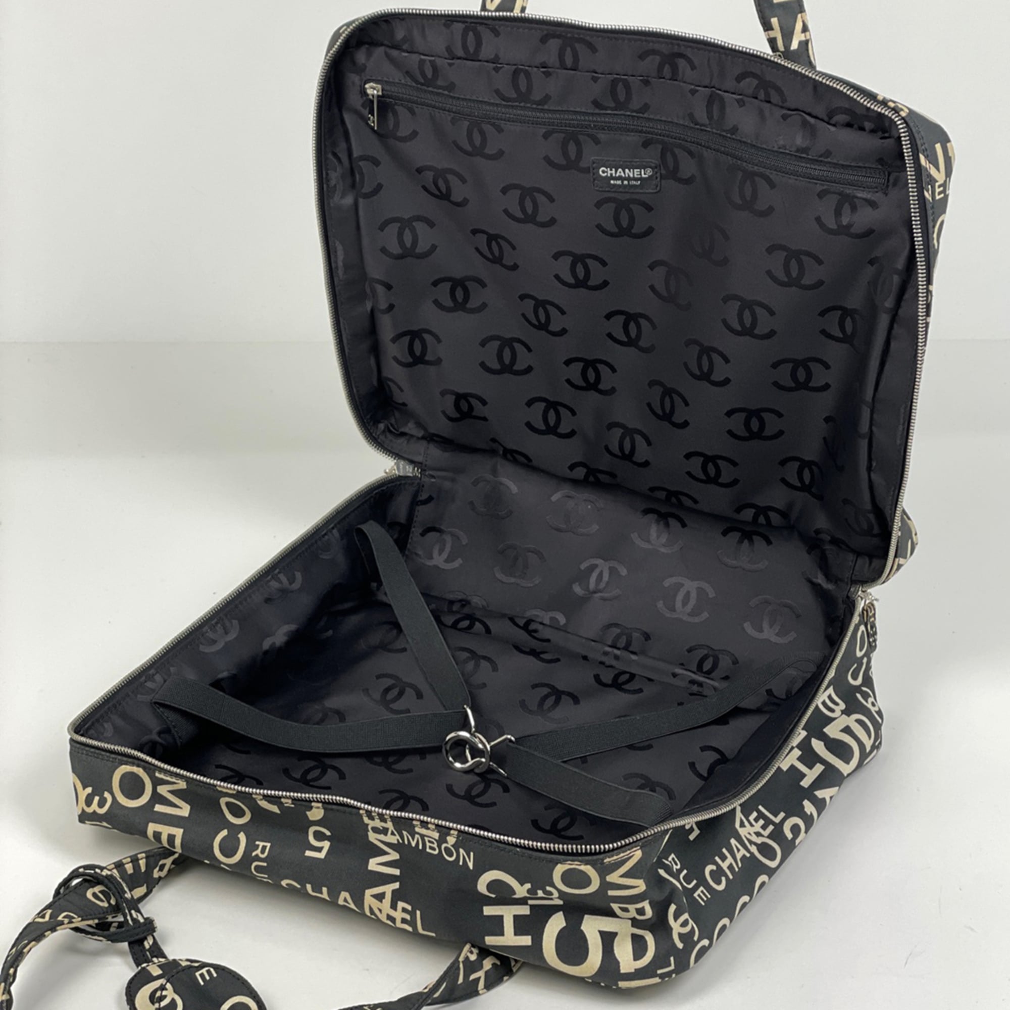 Chanel Black White Canvas Handbag Tote Bag (Pre-Owned)