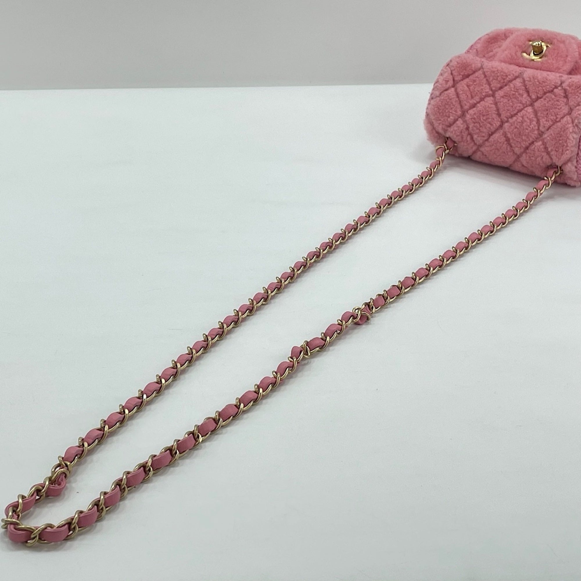Chanel Pink Shoulder Bag (Pre-Owned)