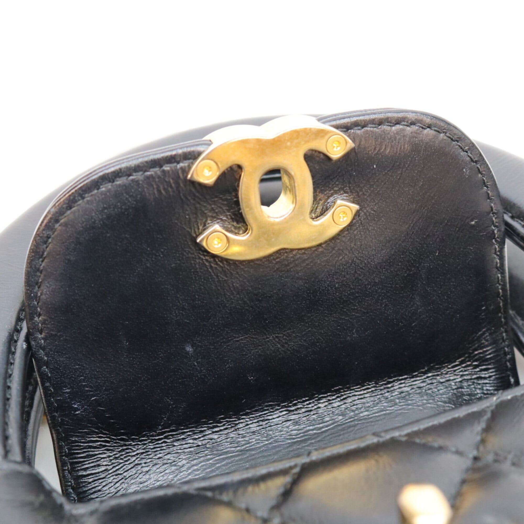 Chanel Black Leather Shoulder Bag (Pre-Owned)