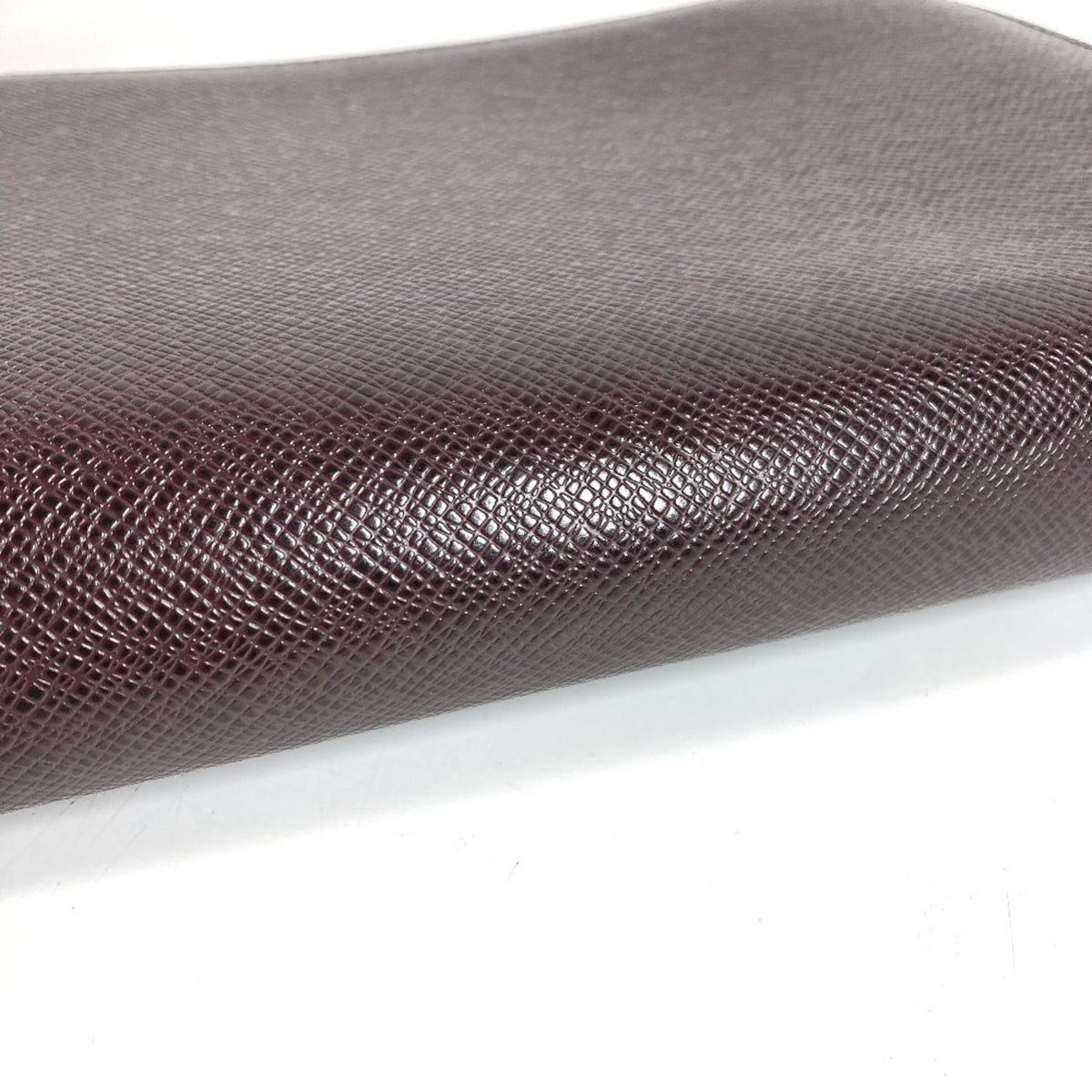 Louis Vuitton Acajou Purple Taiga Leather Leather Clutch Bag (Pre-Owned)