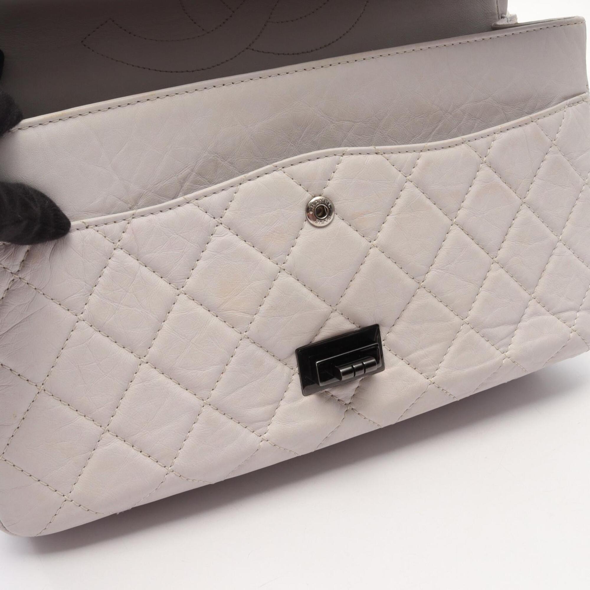 Chanel White Leather Handbag Shoulder Bag (Pre-Owned)