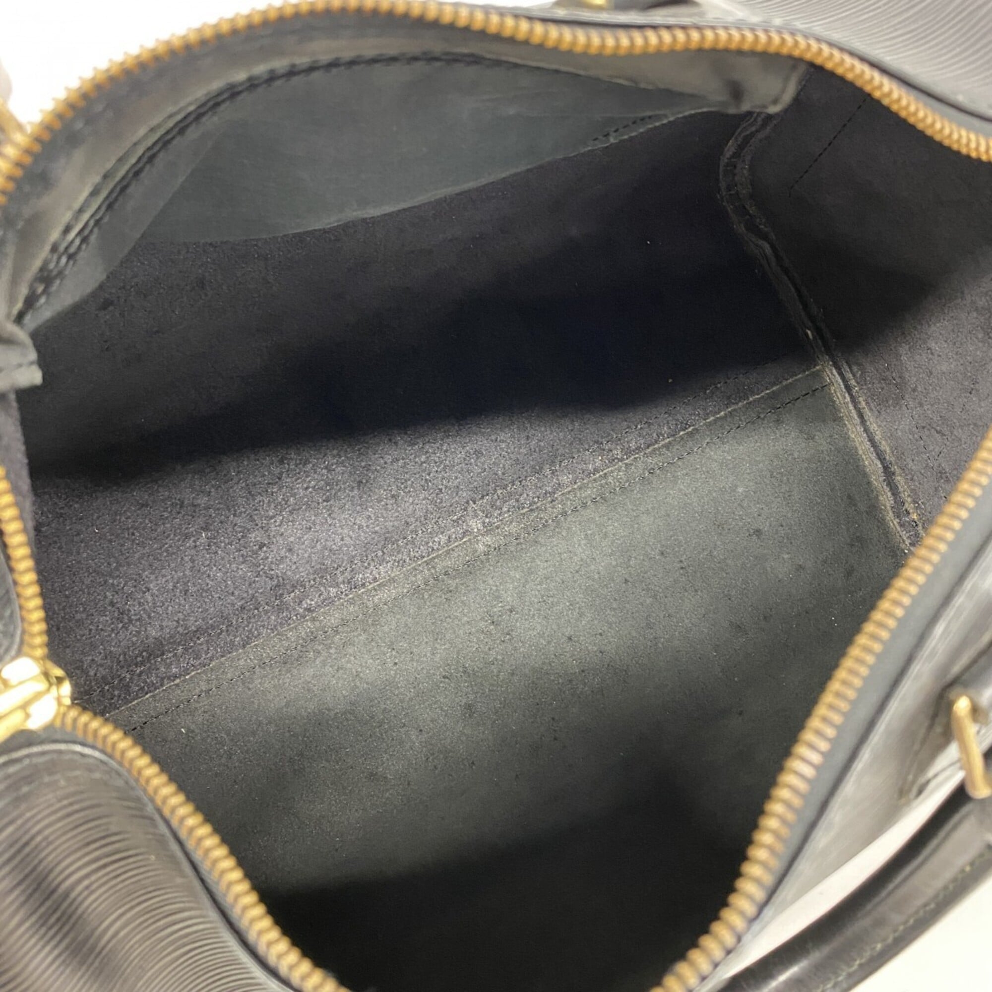 Louis Vuitton Noir Handbag (Pre-Owned)