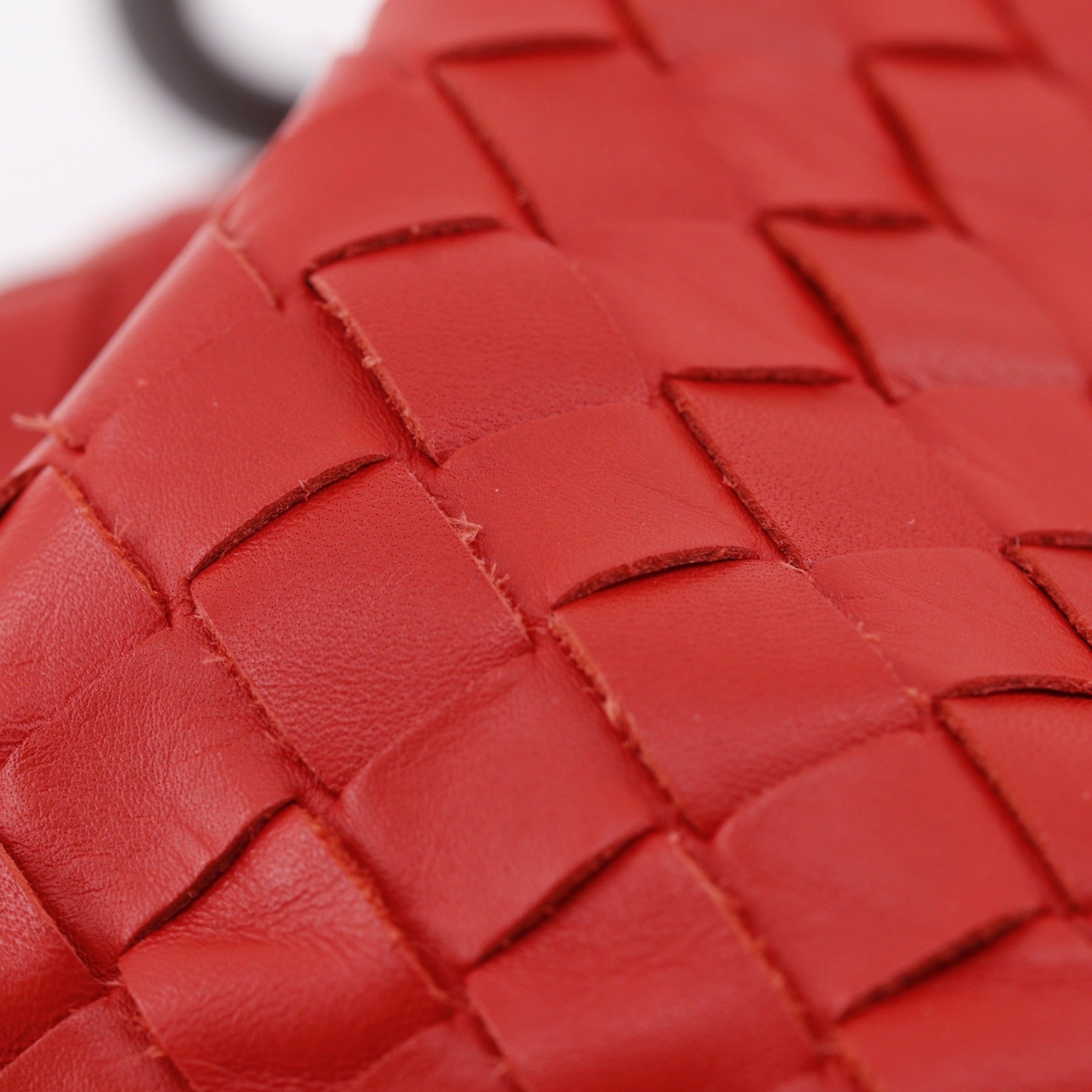 Bottega Veneta Intrecciato Red Color Intrecciato Shoulder Bag (Pre-Owned)