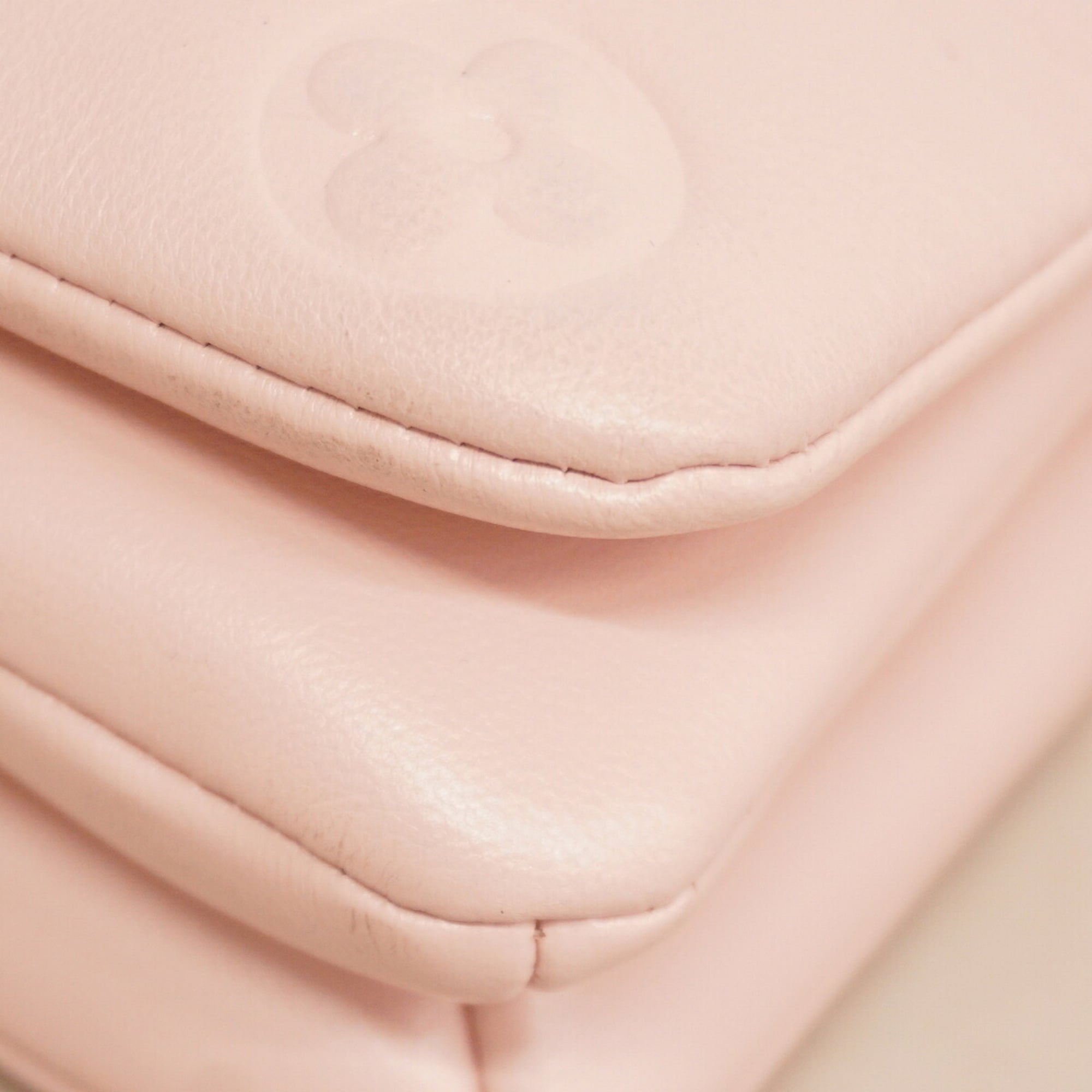 Louis Vuitton Pink Shoulder Bag (Pre-Owned)